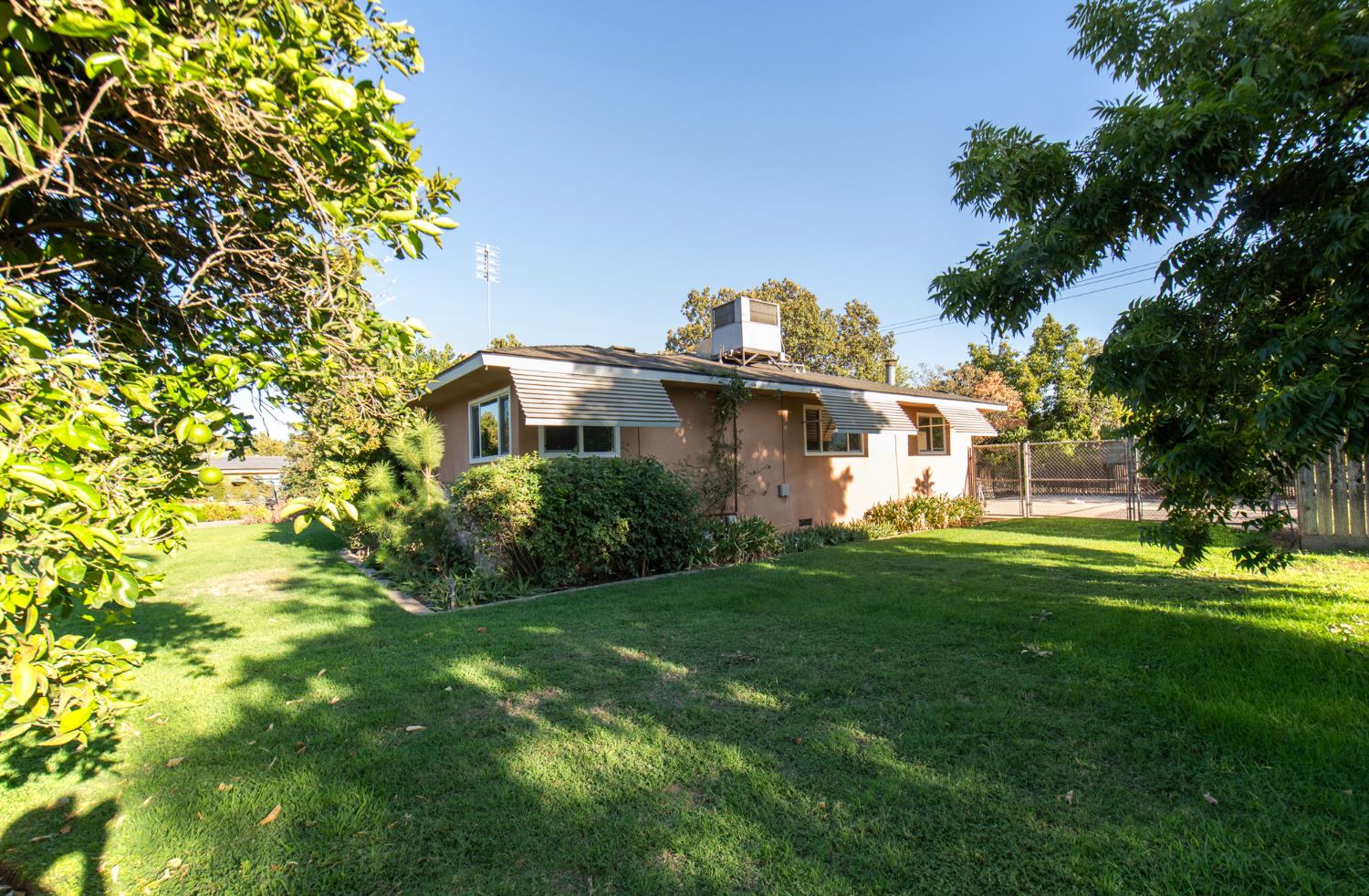 5494 E Dakota Ave, Fresno, CA 93727
