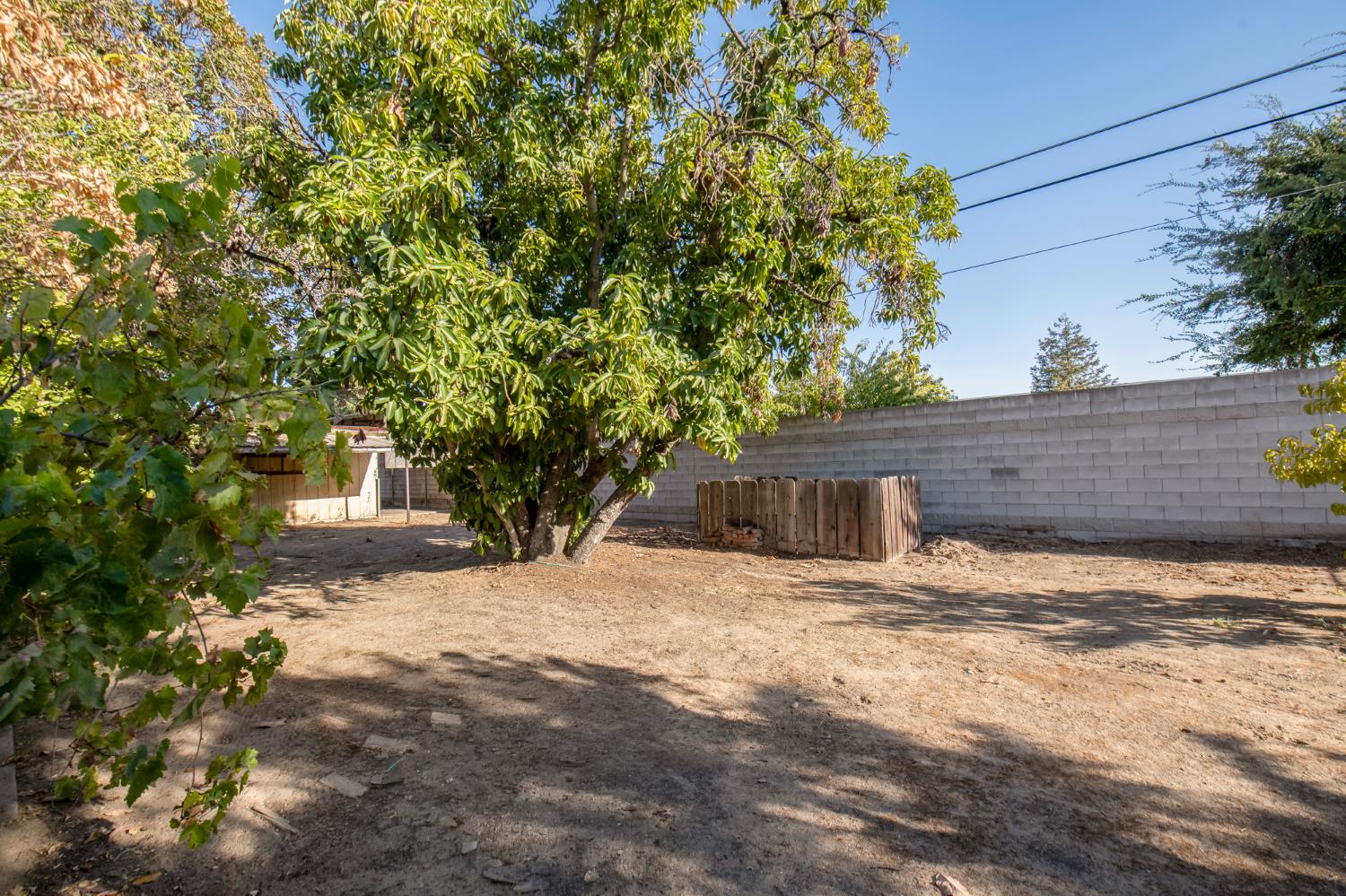 5494 E Dakota Ave, Fresno, CA 93727