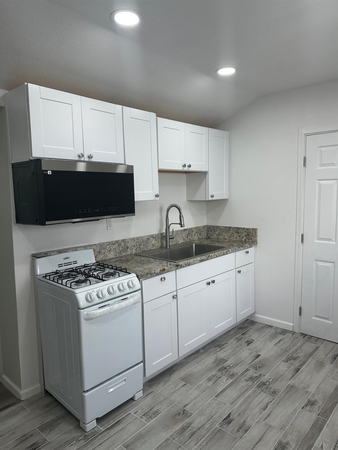 808 A St, Fresno, CA 93706