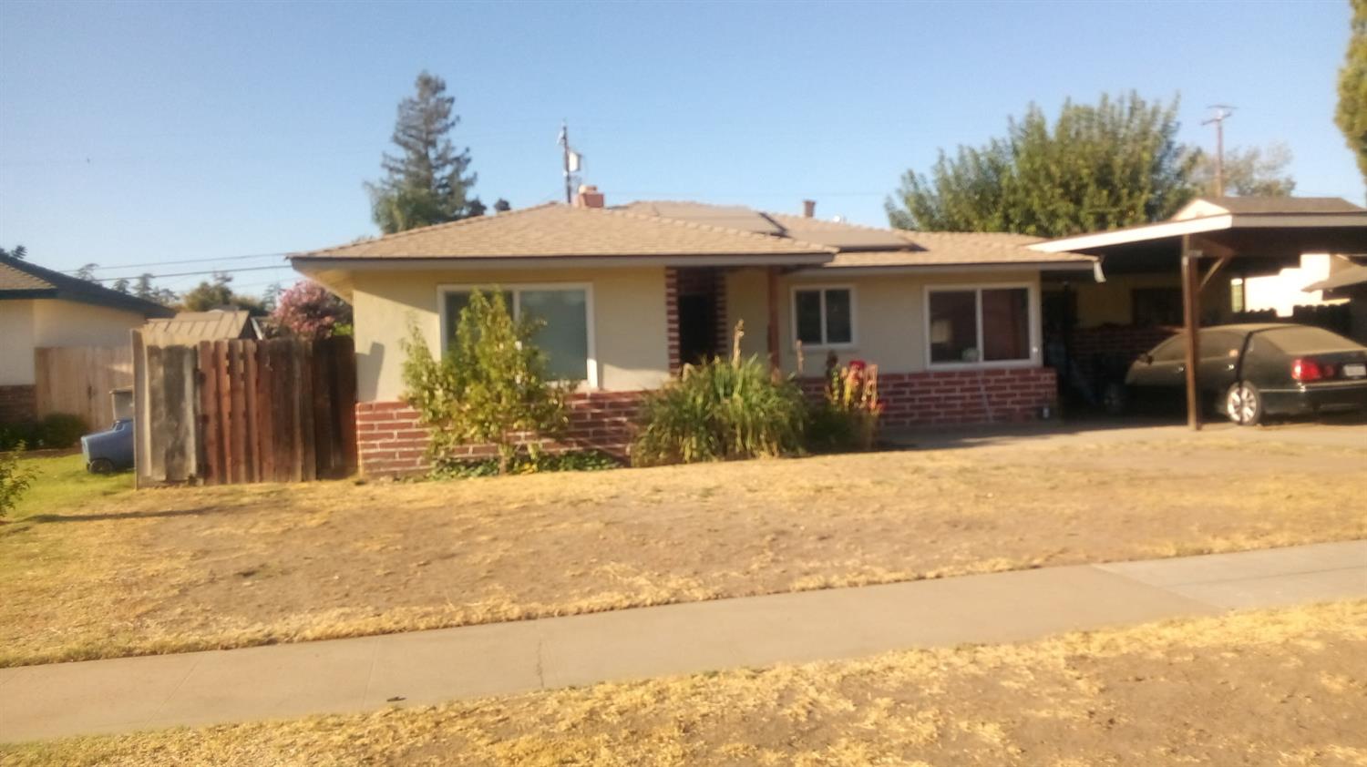 2977 E Robinson Ave, Fresno, CA 93726