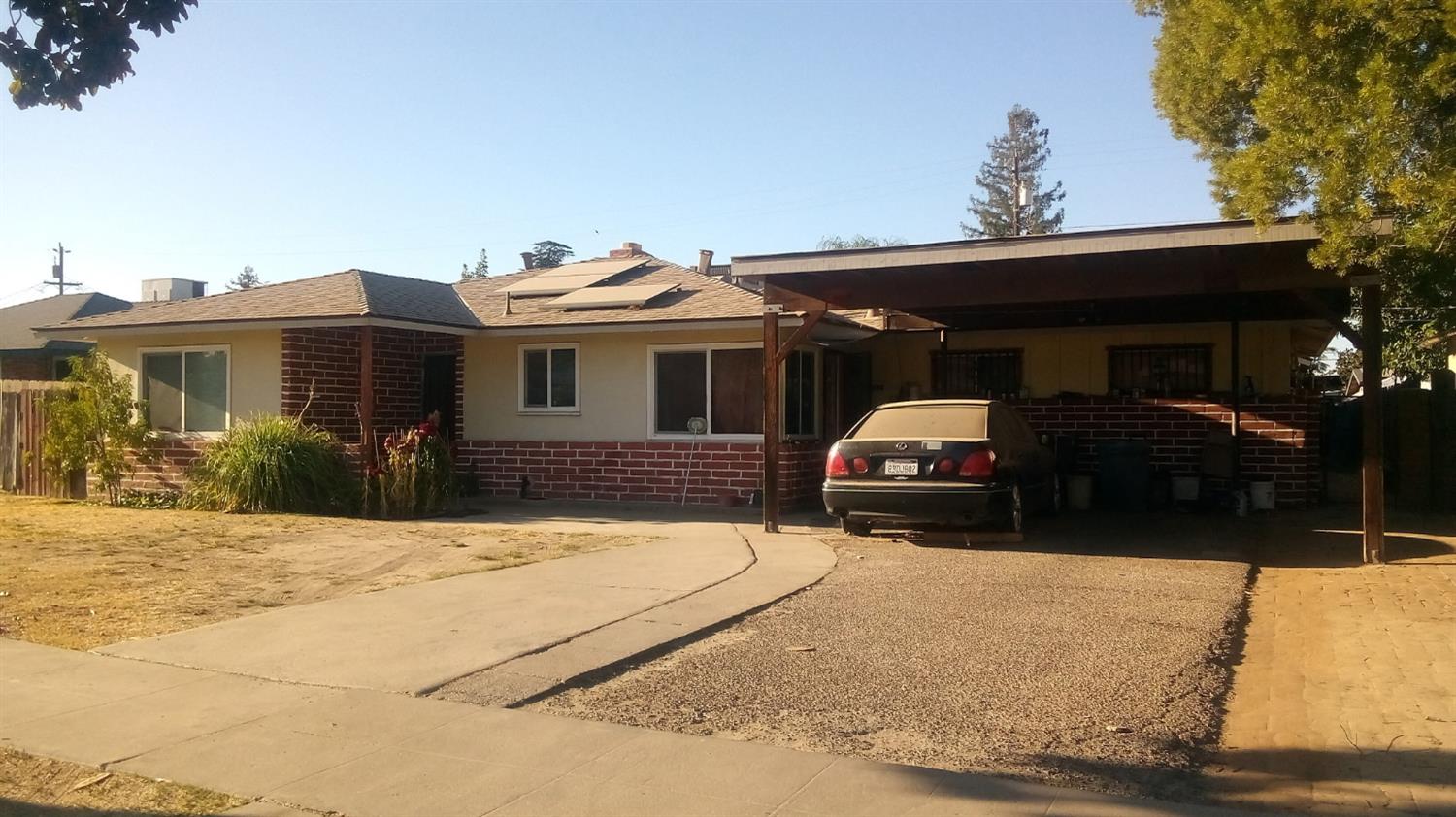 2977 E Robinson Ave, Fresno, CA 93726