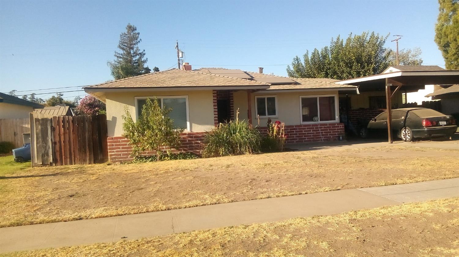 2977 E Robinson Ave, Fresno, CA 93726