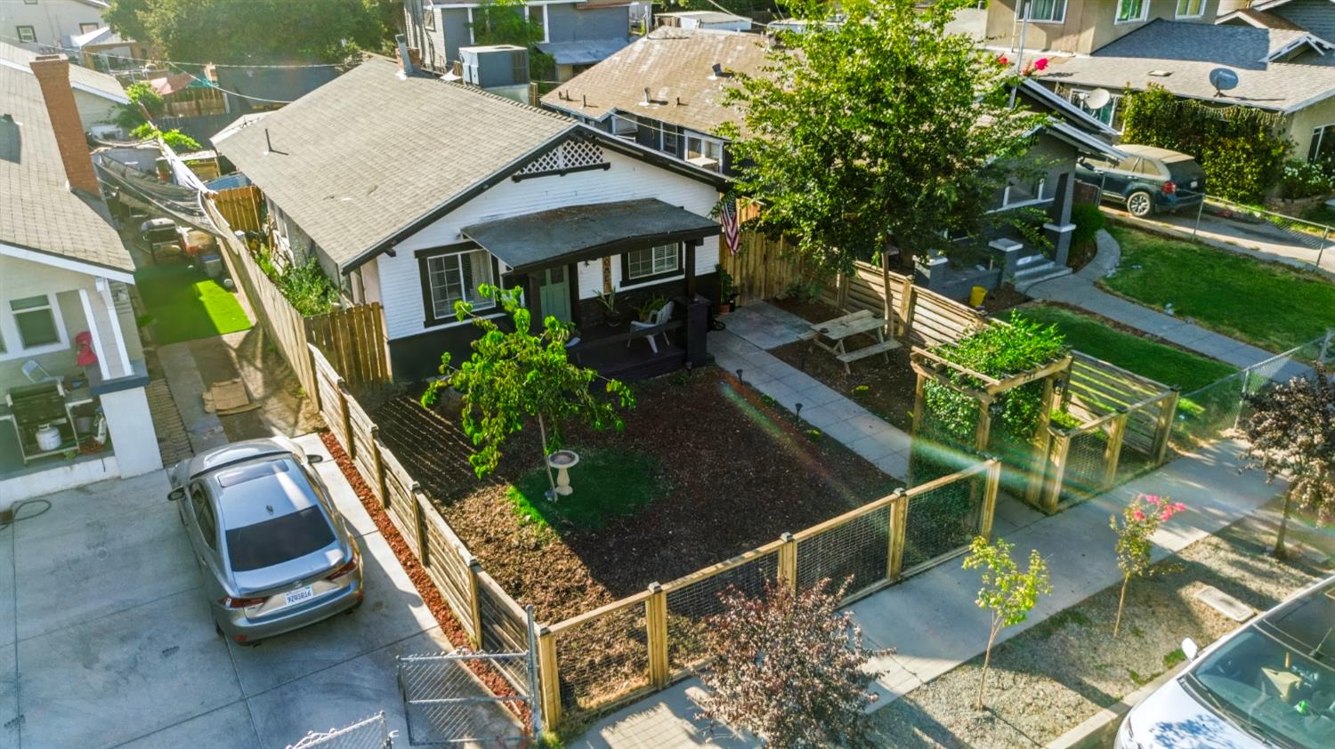 731 N Roosevelt Ave, Fresno, CA 93728