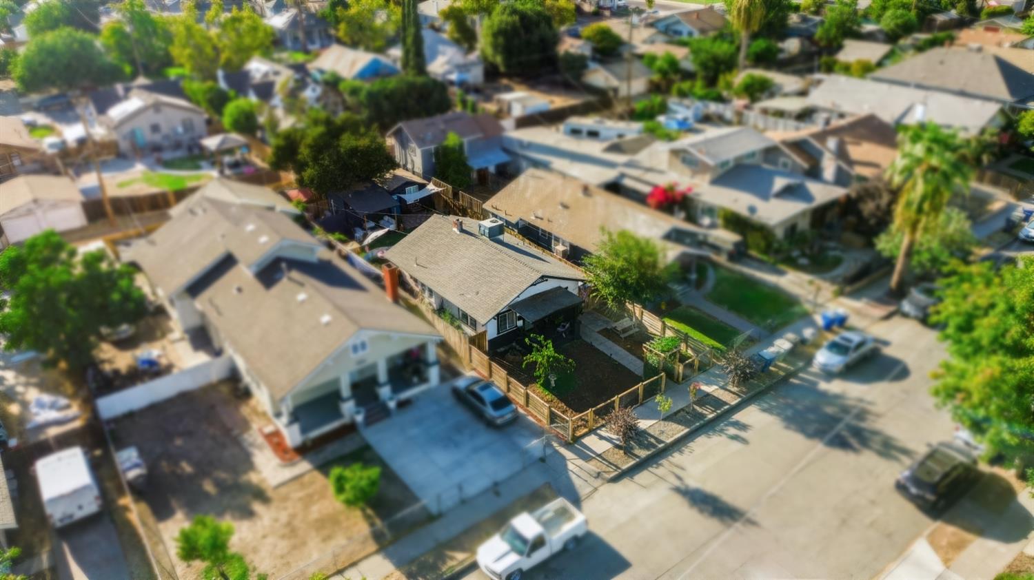 731 N Roosevelt Ave, Fresno, CA 93728