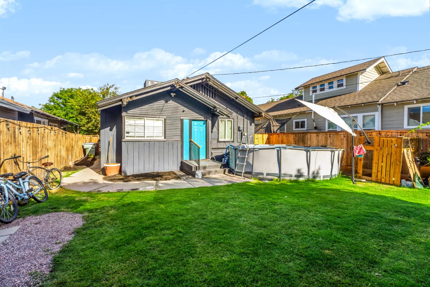 731 N Roosevelt Ave, Fresno, CA 93728