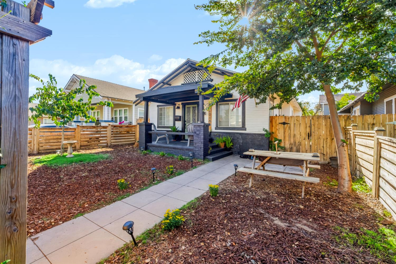 731 N Roosevelt Ave, Fresno, CA 93728