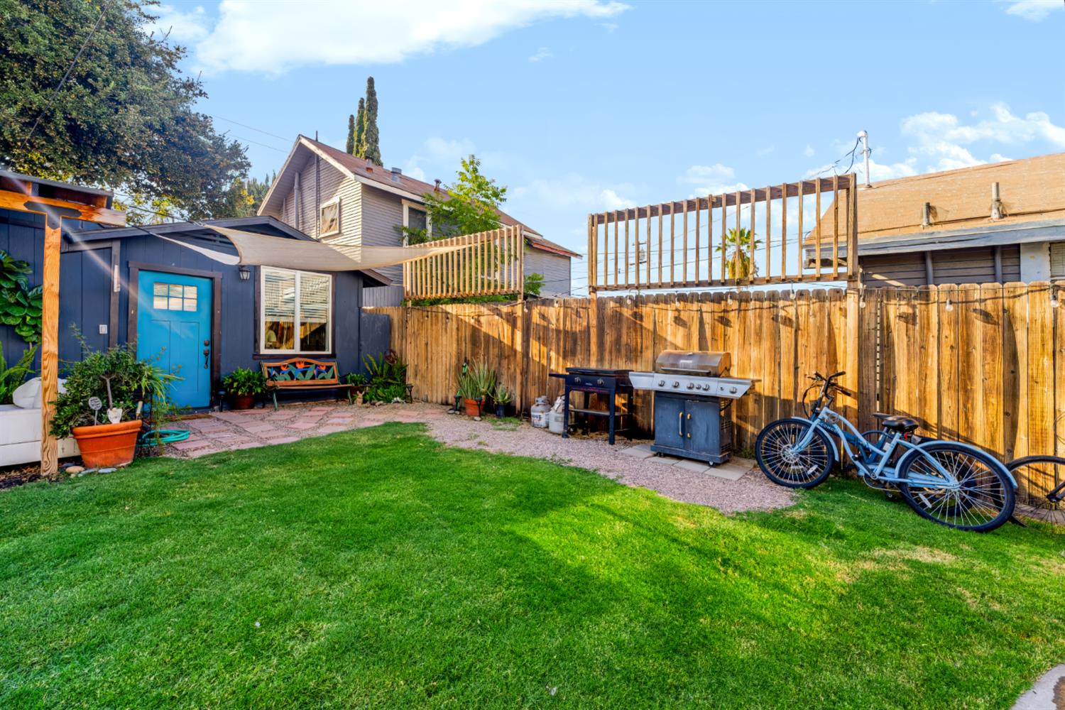 731 N Roosevelt Ave, Fresno, CA 93728