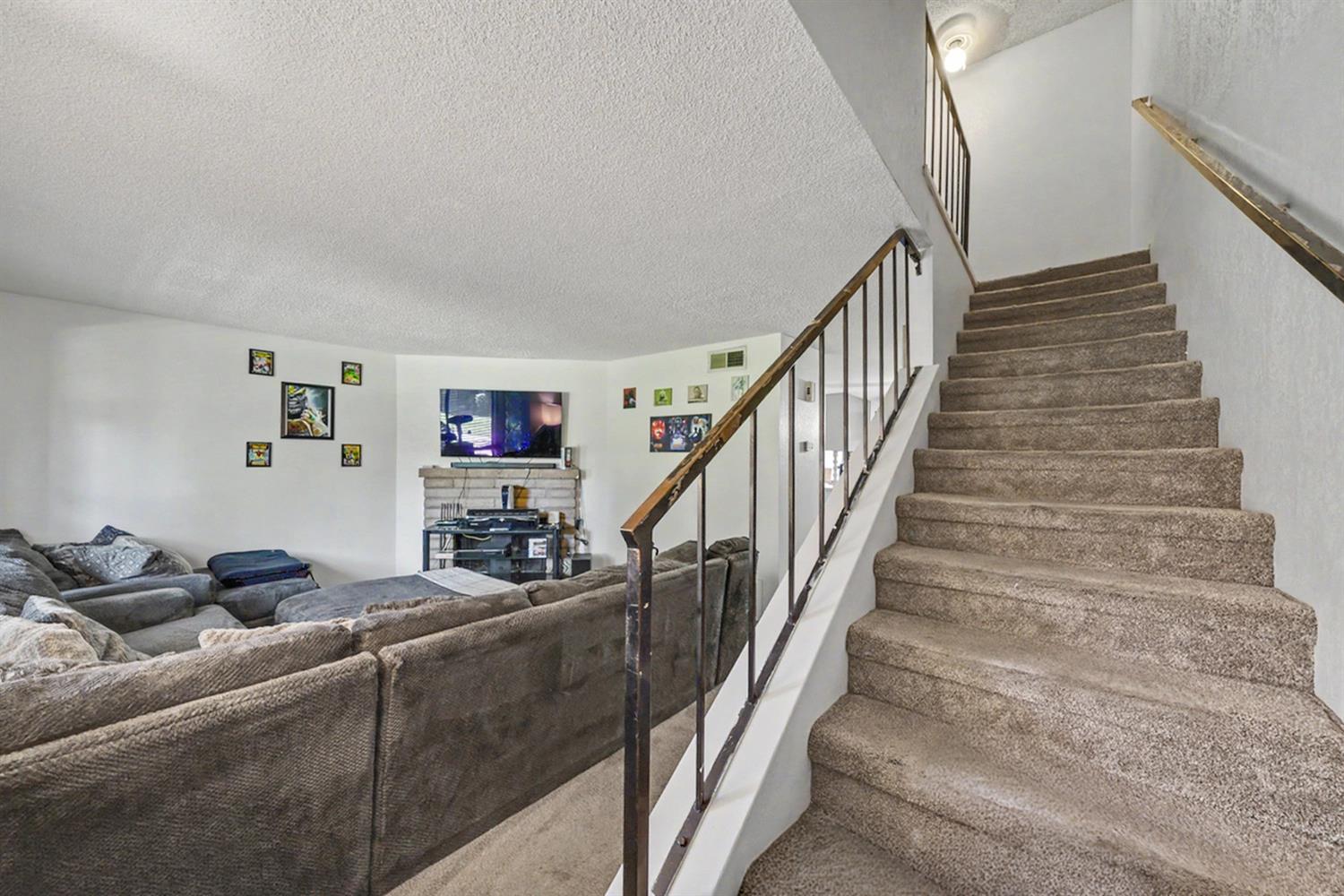 4676 E Alamos Ave #118, Fresno, CA 93726