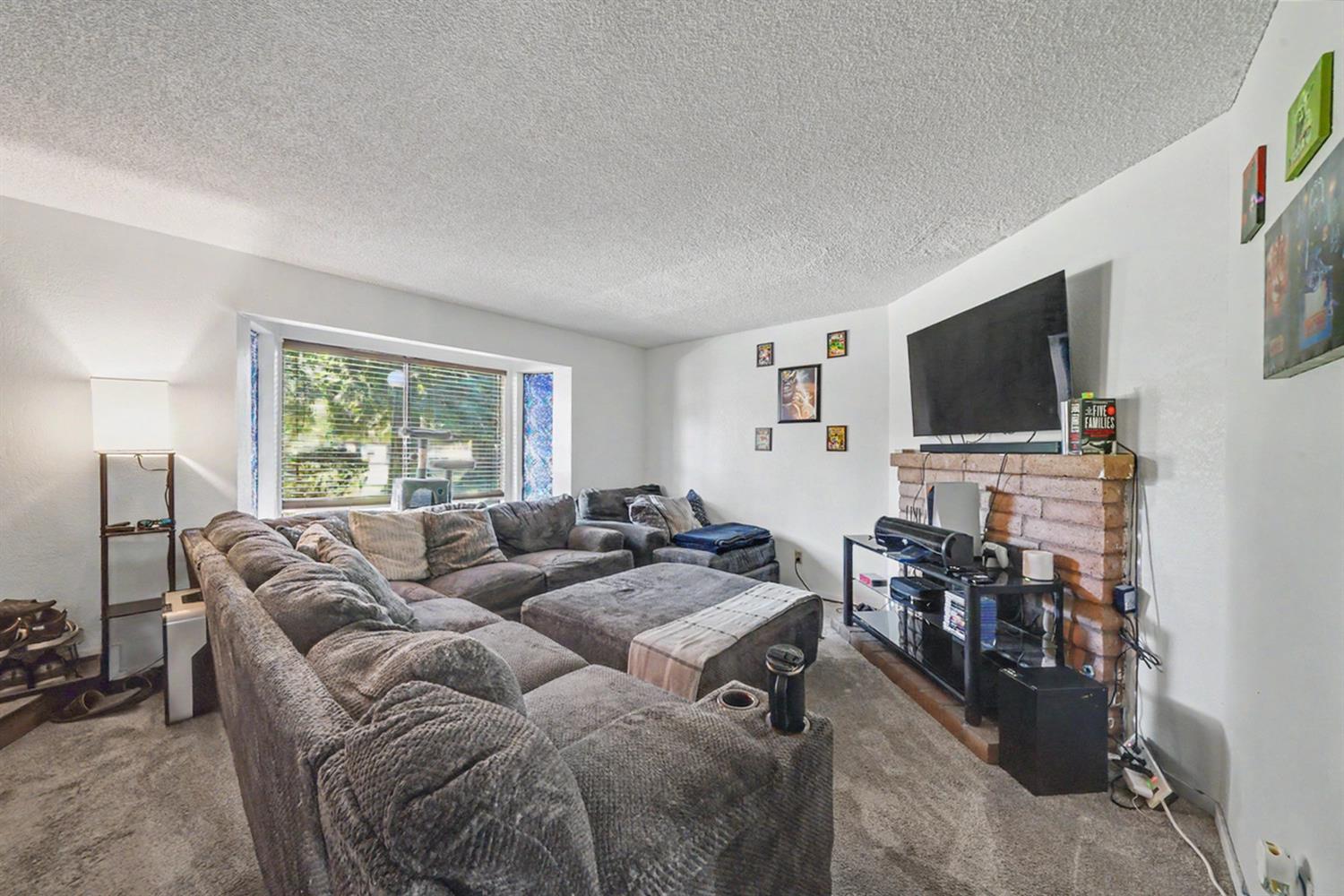 4676 E Alamos Ave #118, Fresno, CA 93726