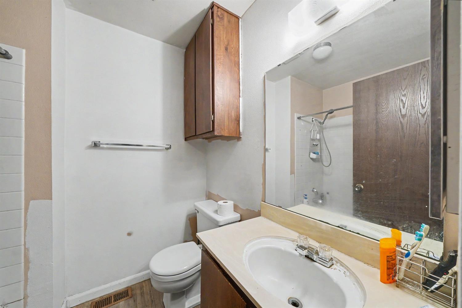 4676 E Alamos Ave #118, Fresno, CA 93726