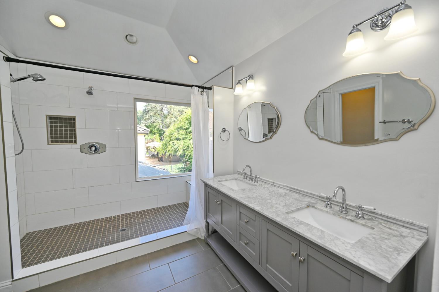 21678 Eastmere Ln, Friant, CA 93626