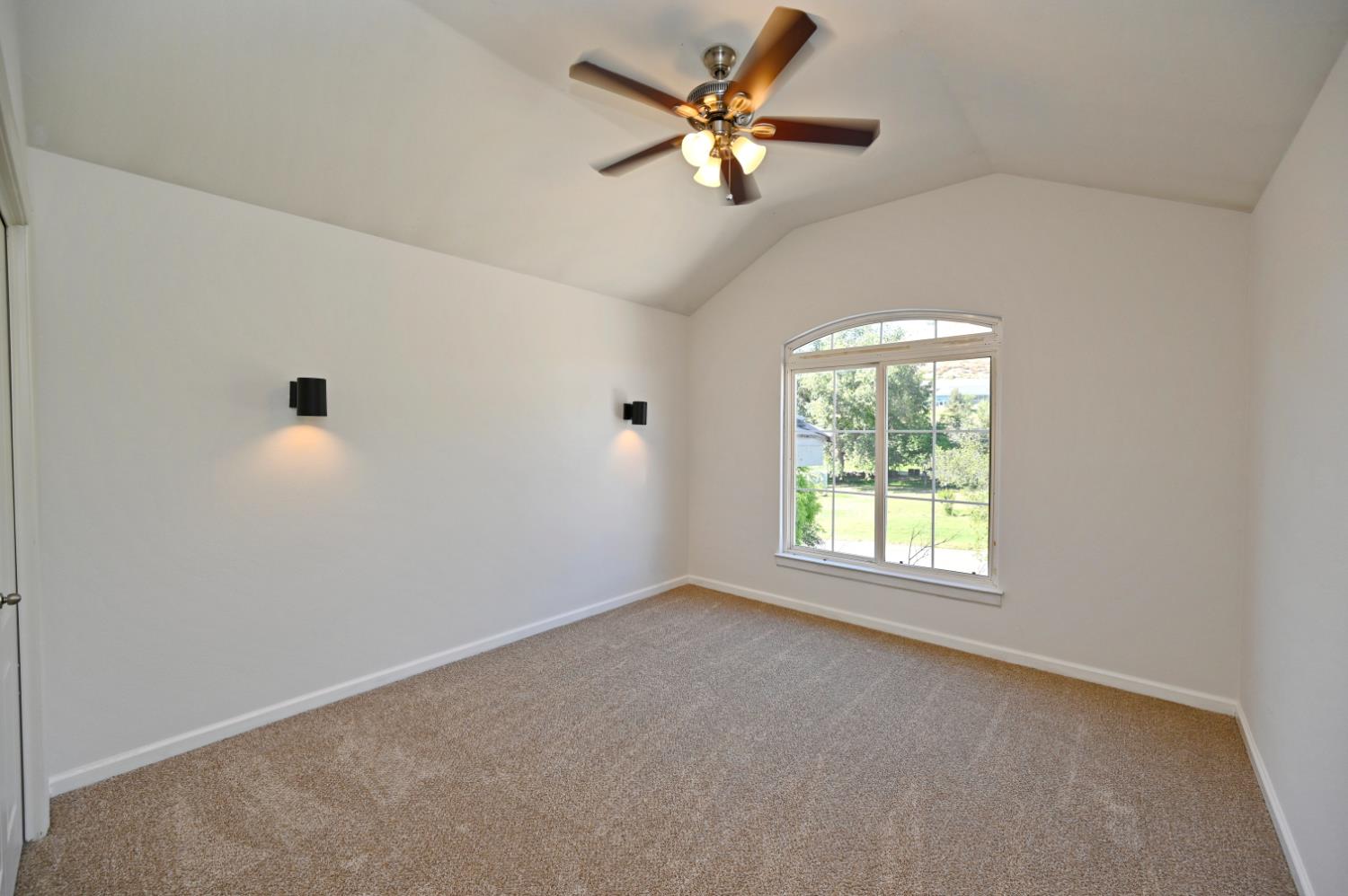 21678 Eastmere Ln, Friant, CA 93626