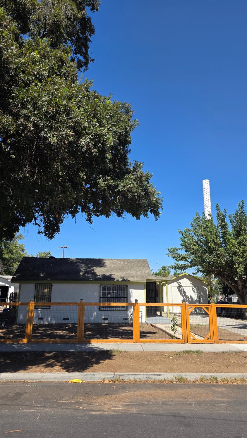 4163 E Clay Ave, Fresno, CA 93702