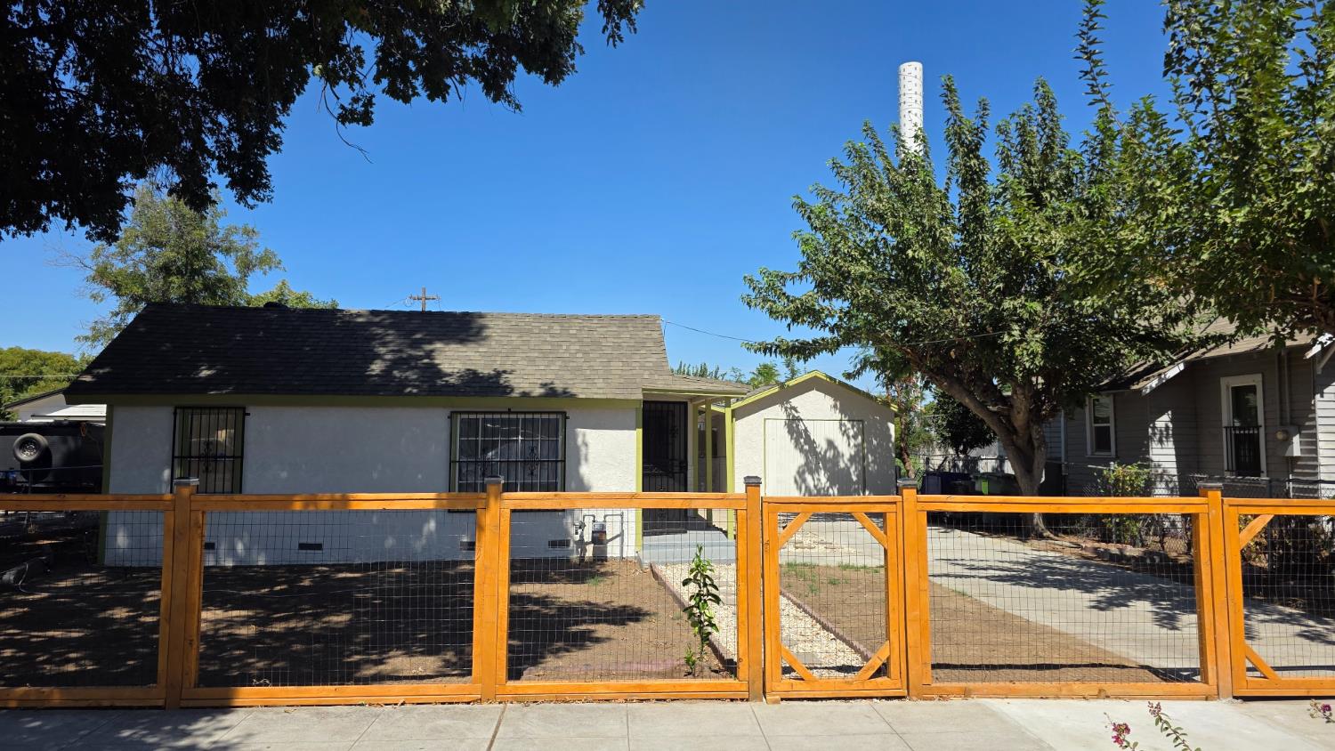 4163 E Clay Ave, Fresno, CA 93702
