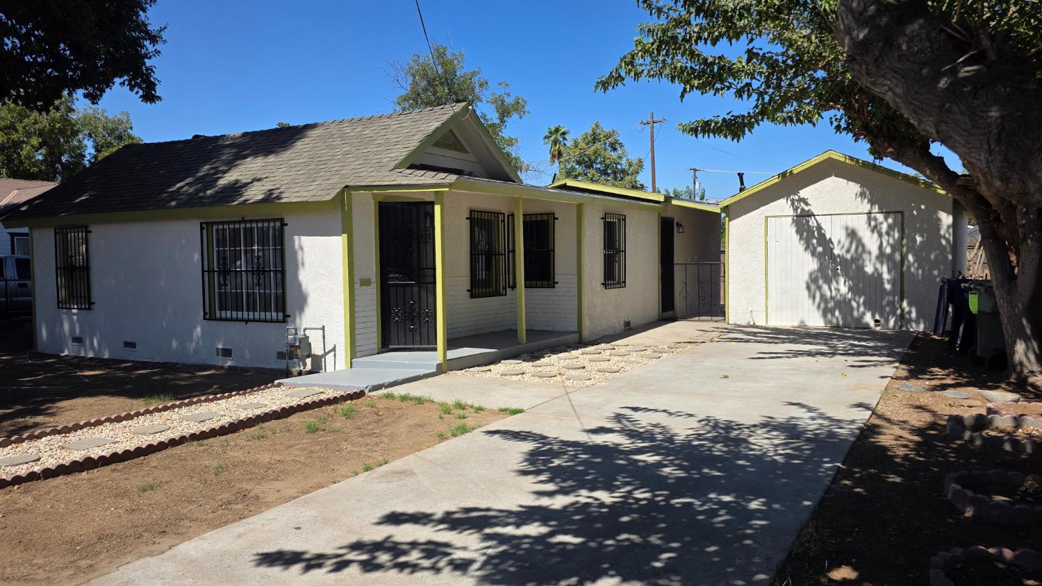 4163 E Clay Ave, Fresno, CA 93702