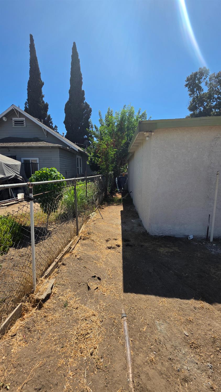 4163 E Clay Ave, Fresno, CA 93702