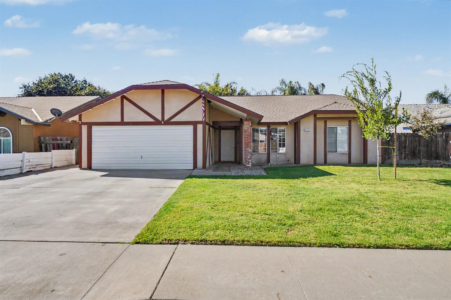 2123 Magnolia Ave, Sanger, CA 93657