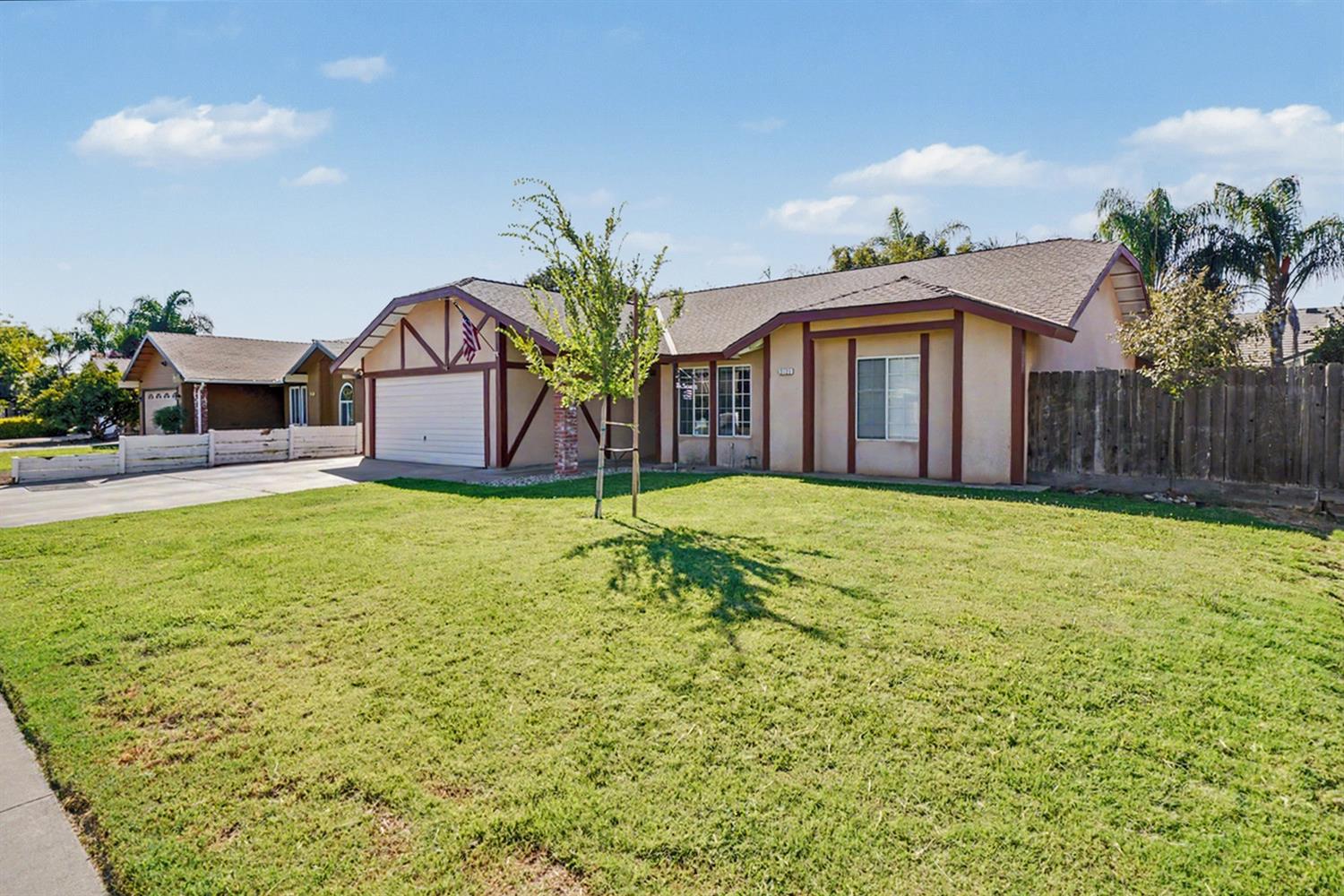 2123 Magnolia Ave, Sanger, CA 93657