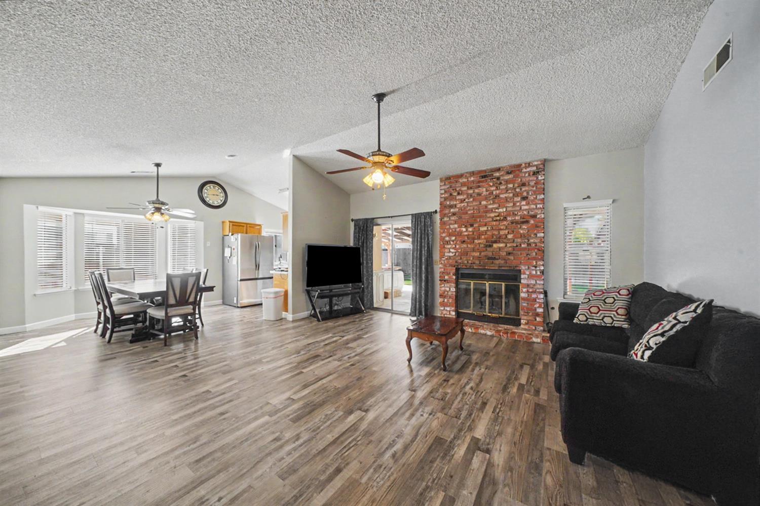 2123 Magnolia Ave, Sanger, CA 93657