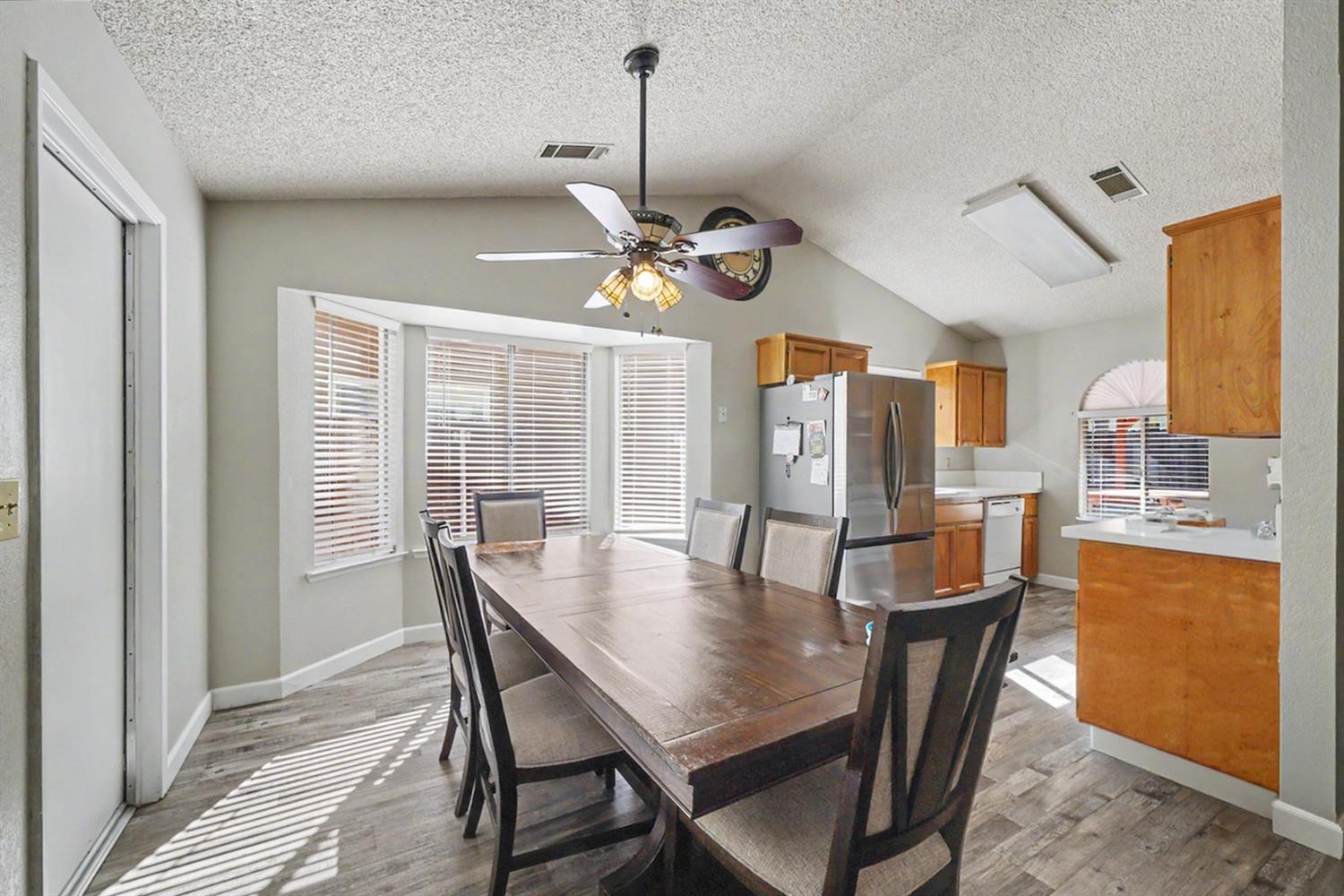 2123 Magnolia Ave, Sanger, CA 93657