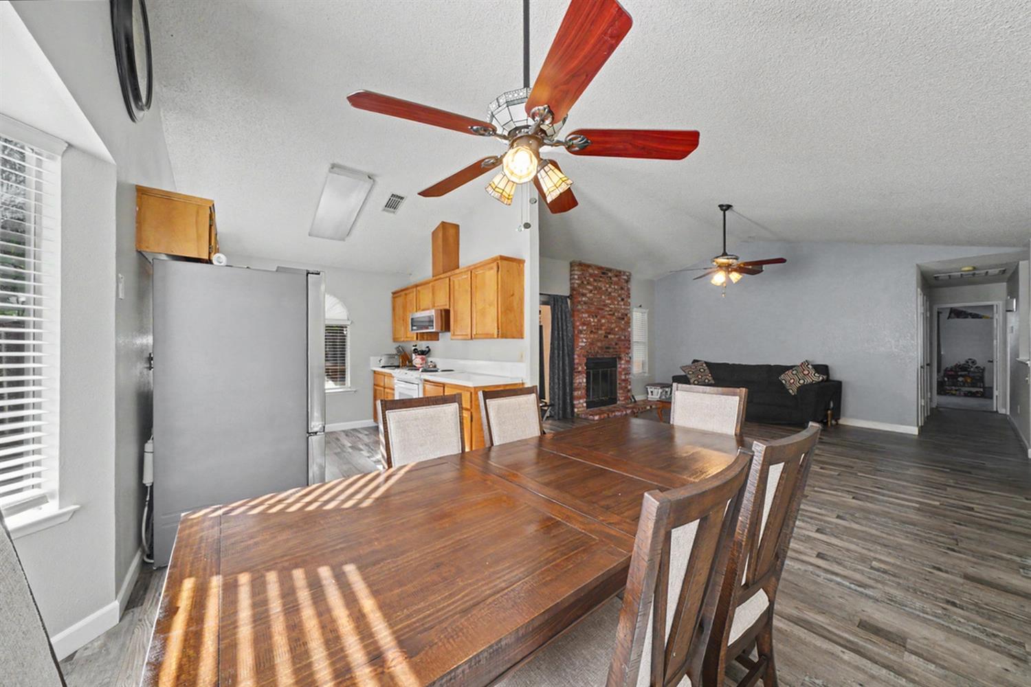 2123 Magnolia Ave, Sanger, CA 93657