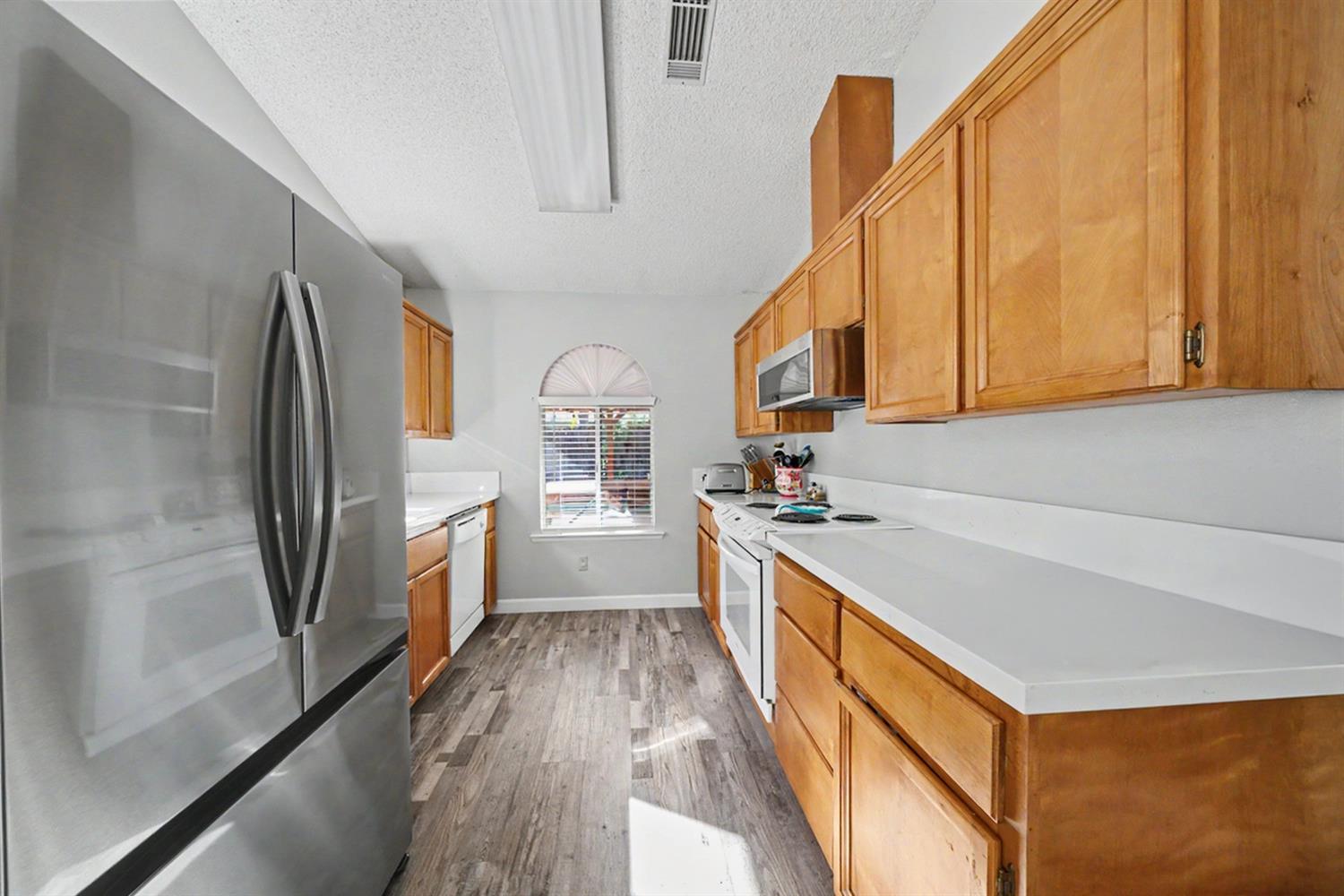 2123 Magnolia Ave, Sanger, CA 93657