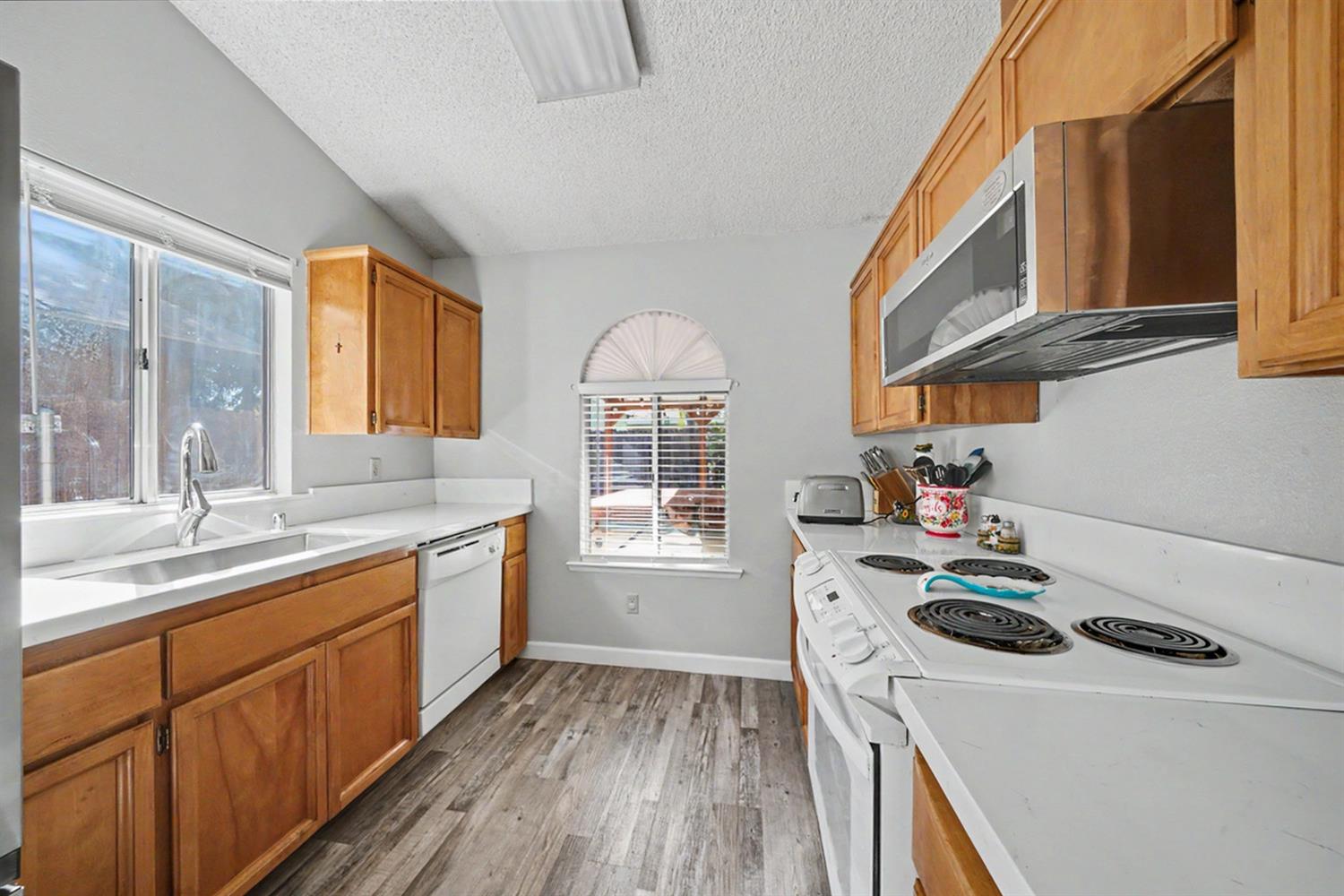 2123 Magnolia Ave, Sanger, CA 93657