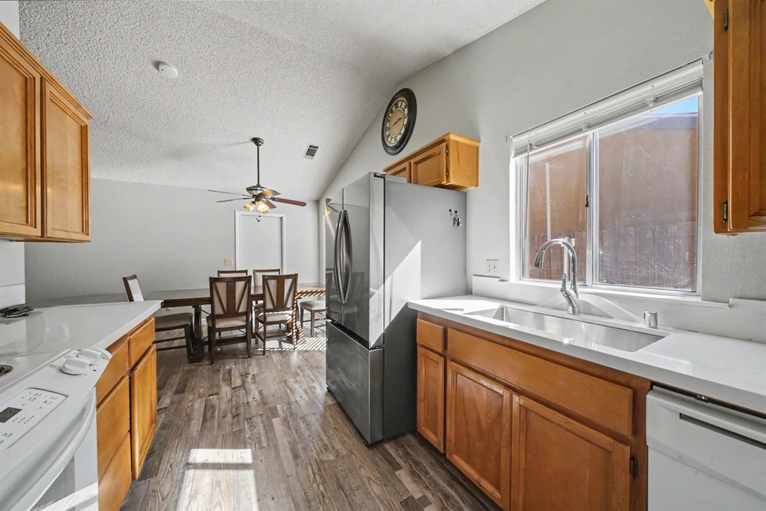 2123 Magnolia Ave, Sanger, CA 93657
