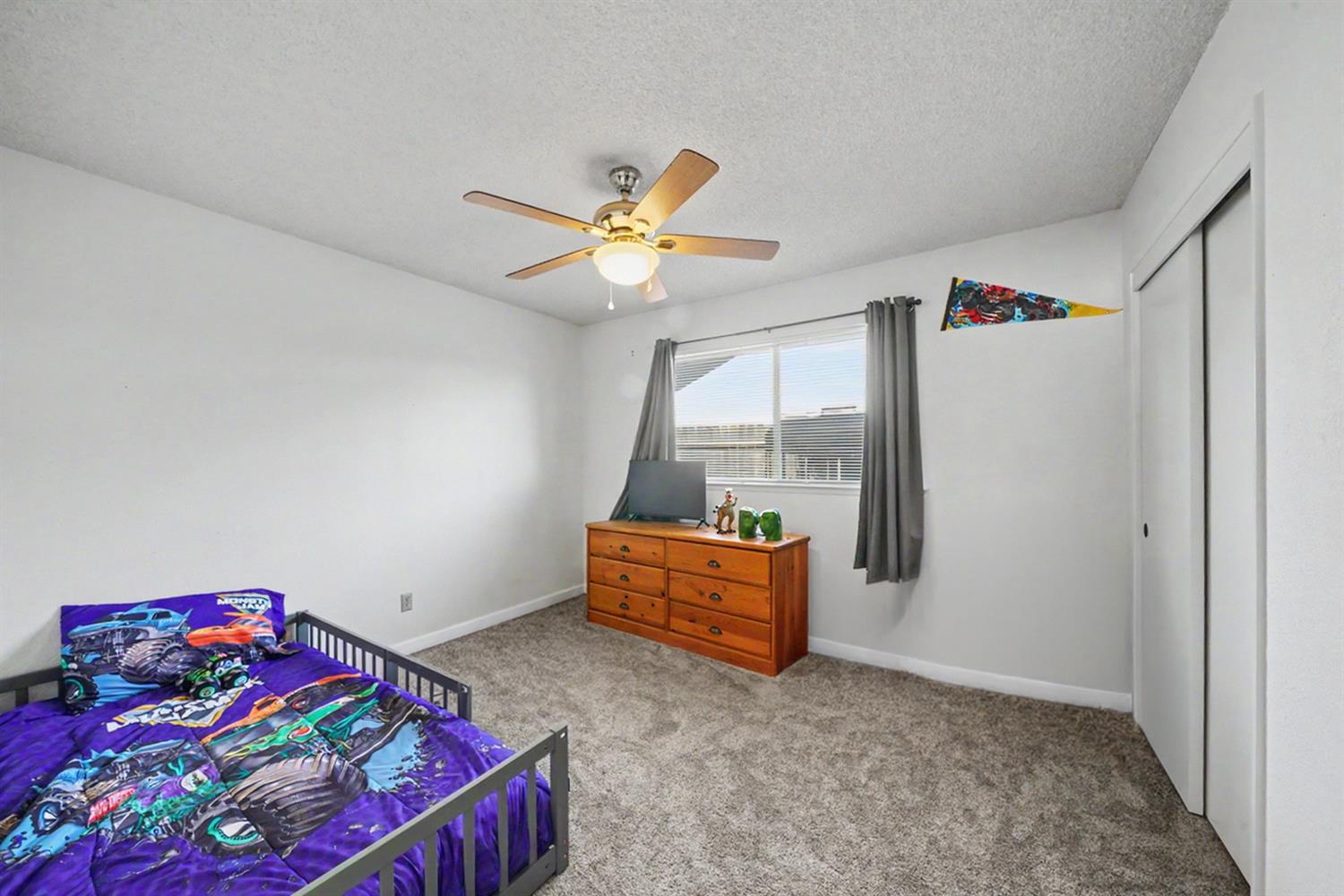 2123 Magnolia Ave, Sanger, CA 93657