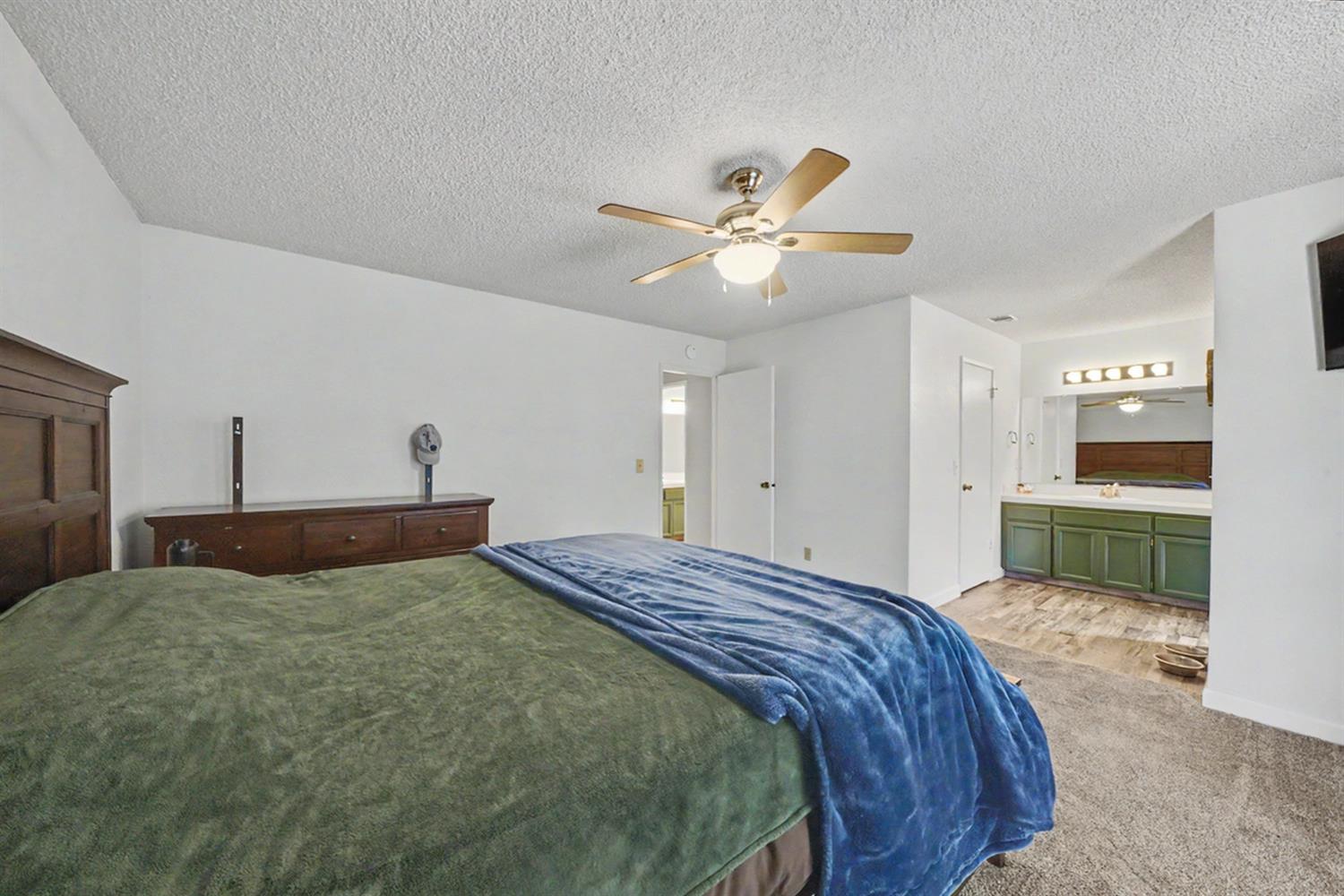 2123 Magnolia Ave, Sanger, CA 93657