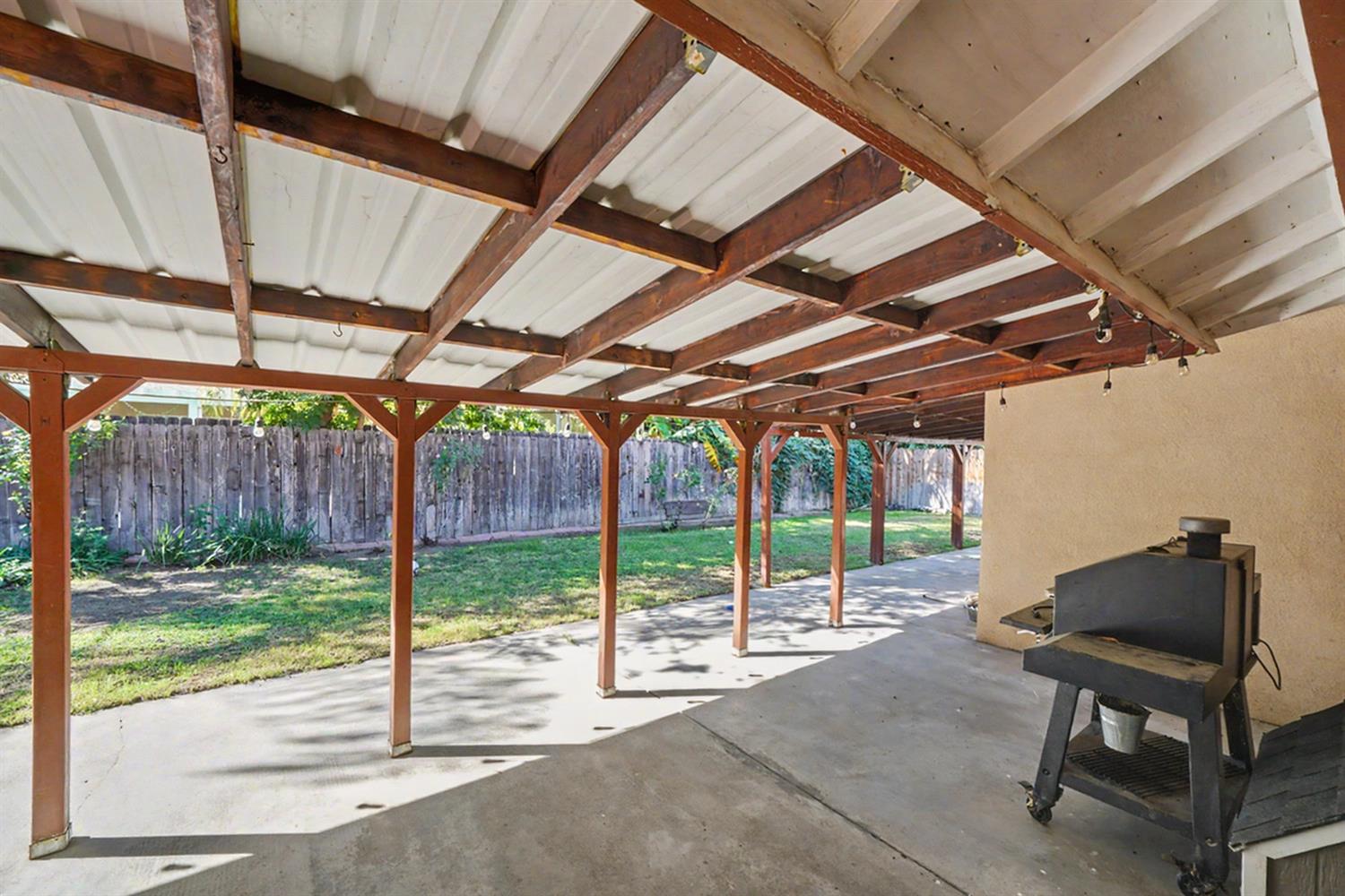 2123 Magnolia Ave, Sanger, CA 93657