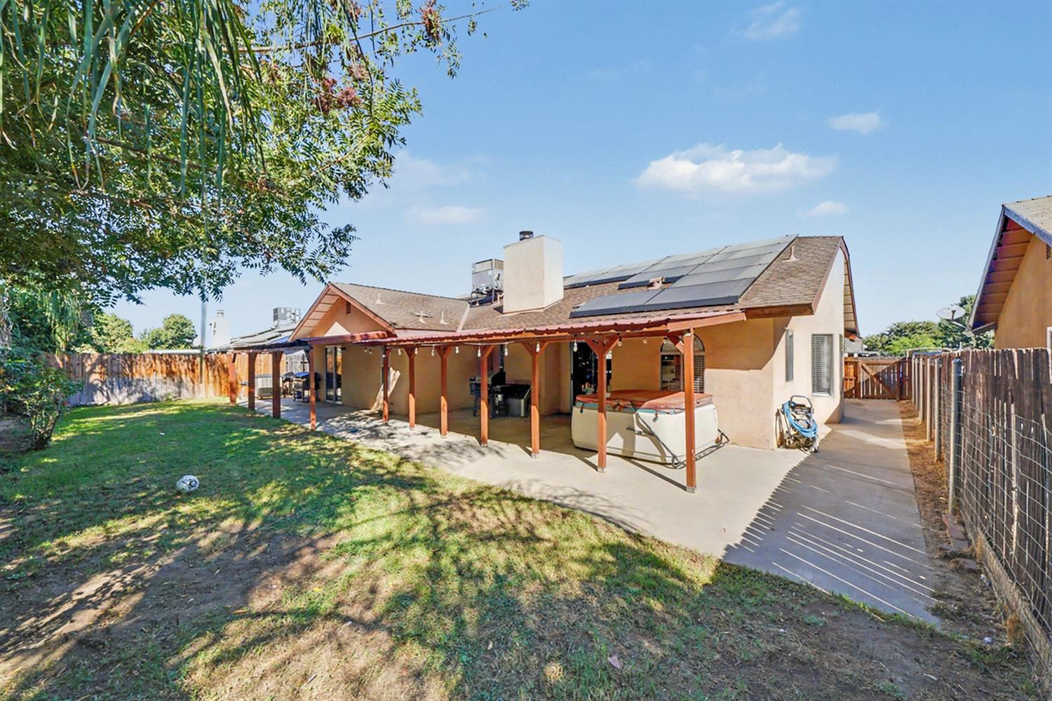 2123 Magnolia Ave, Sanger, CA 93657
