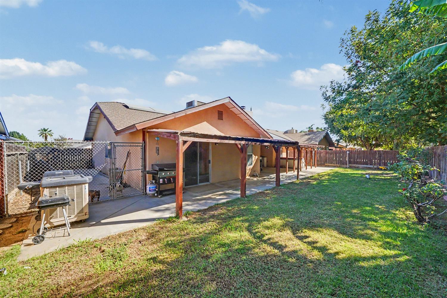 2123 Magnolia Ave, Sanger, CA 93657