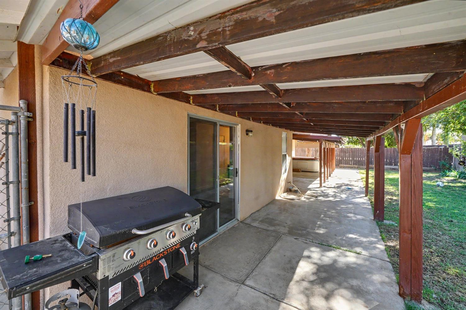 2123 Magnolia Ave, Sanger, CA 93657