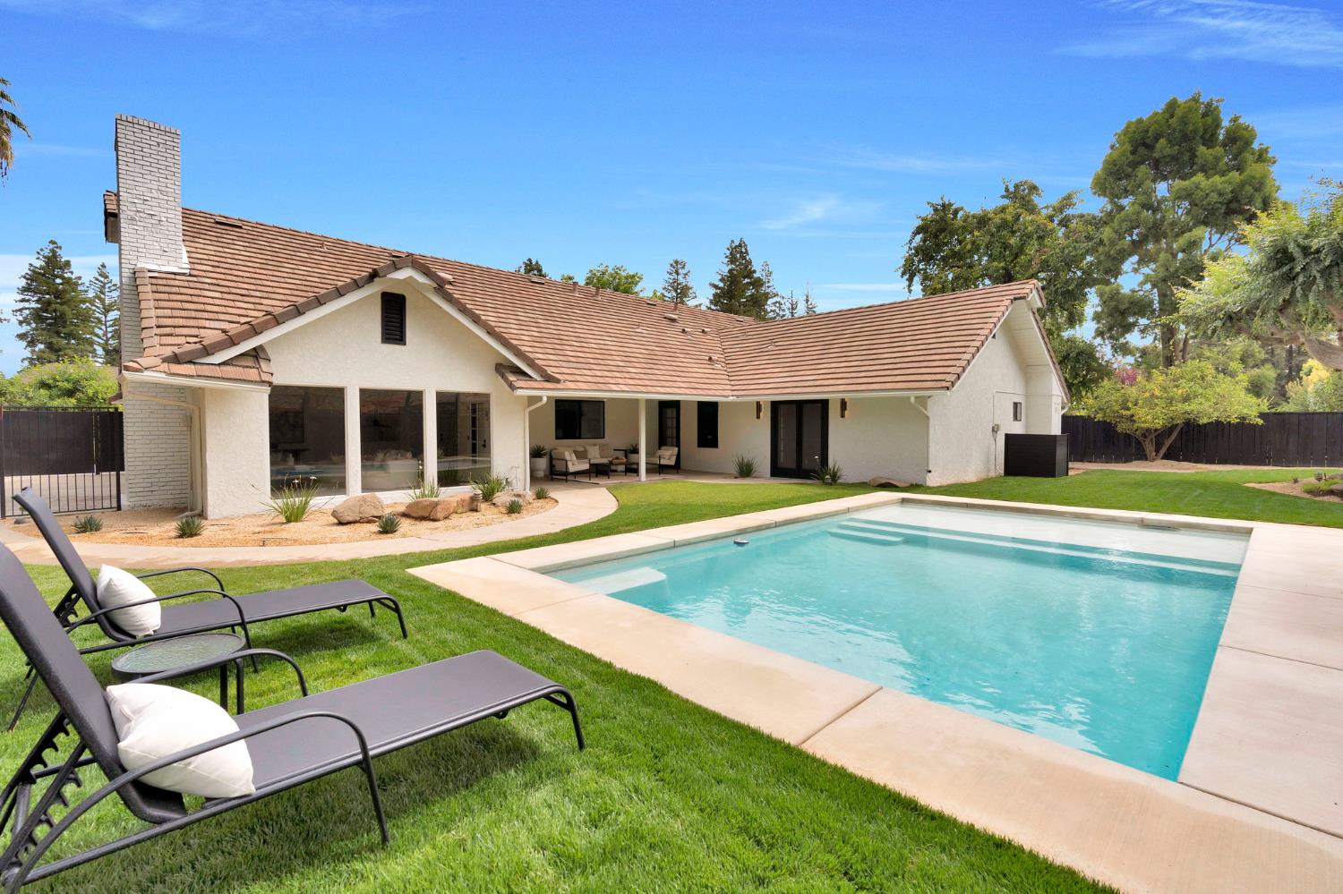 3737 W Minarets Ave, Fresno, CA 93711