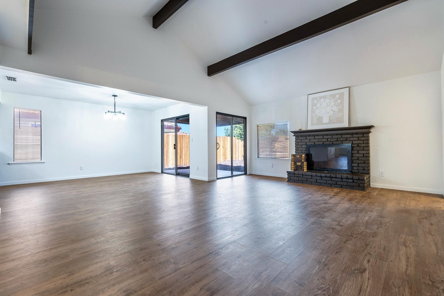 909 Barnett Way, Madera, CA 93637