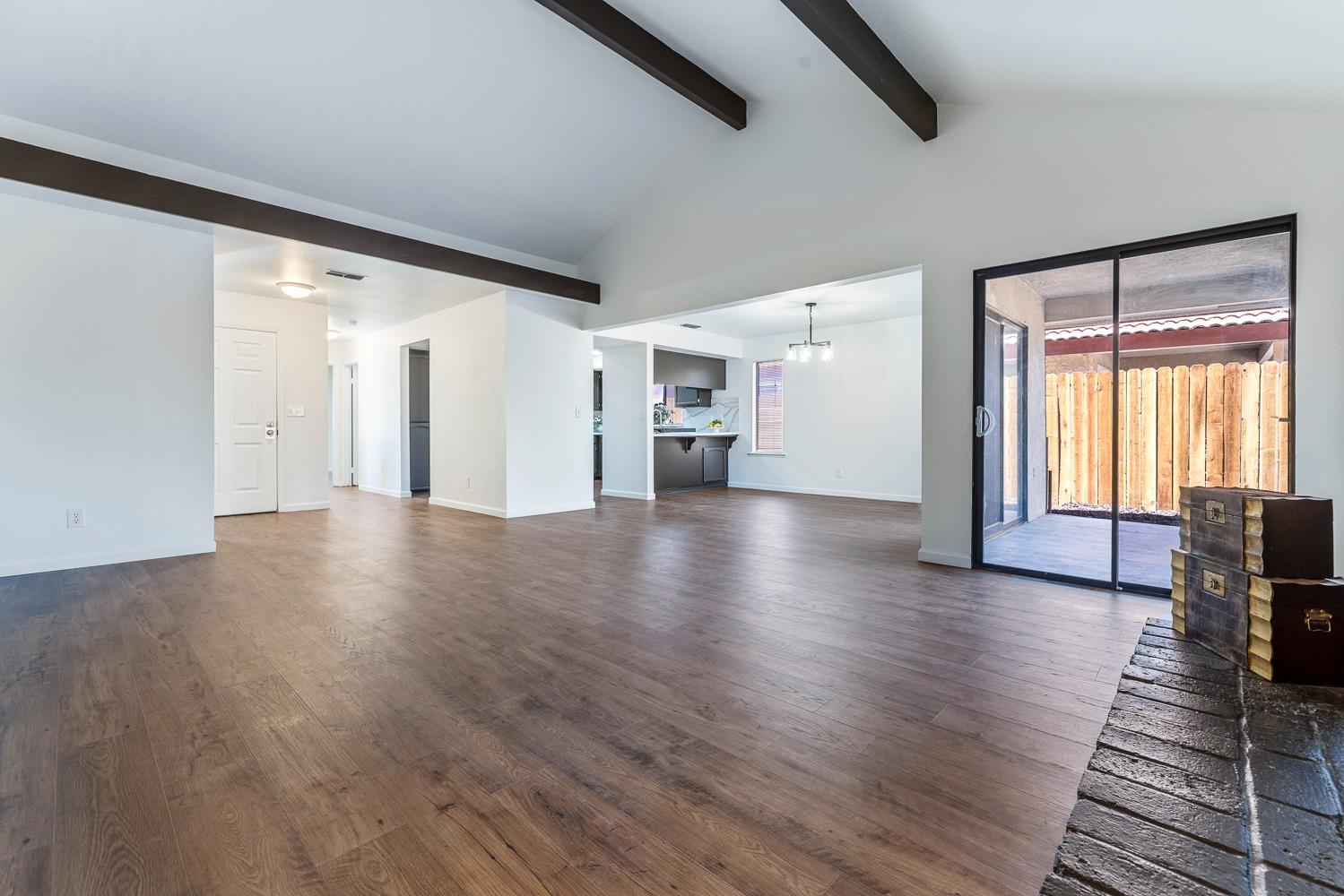 909 Barnett Way, Madera, CA 93637