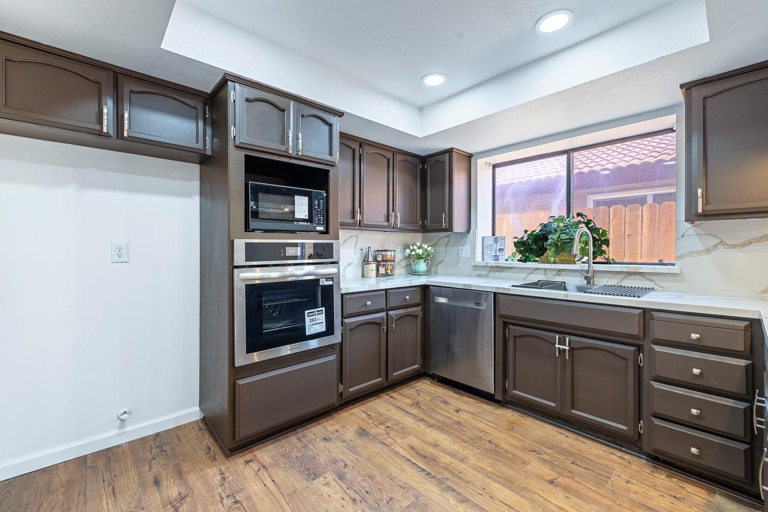 909 Barnett Way, Madera, CA 93637