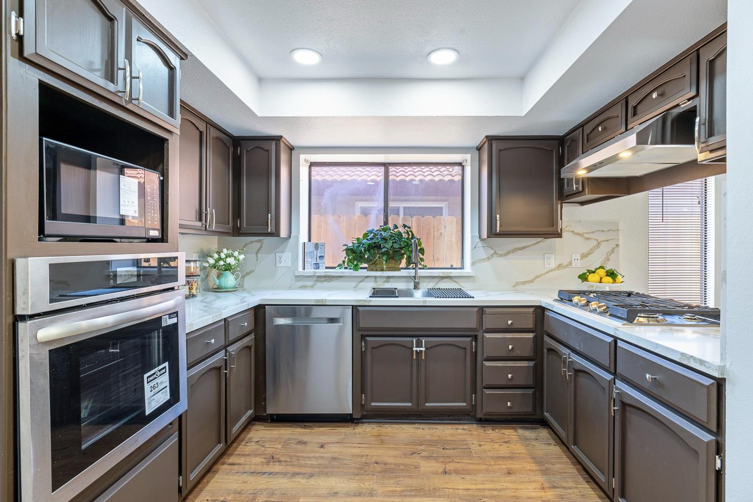 909 Barnett Way, Madera, CA 93637