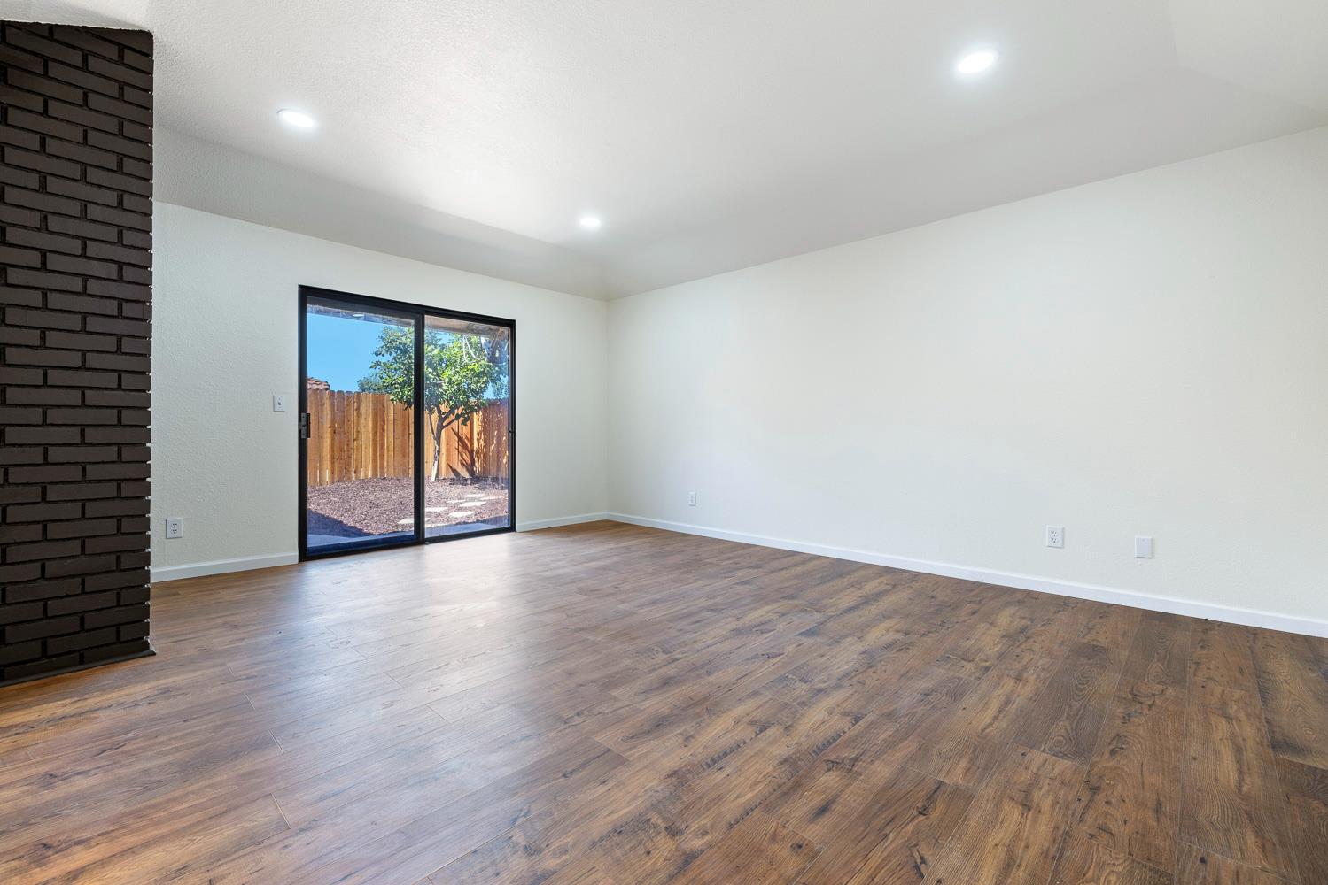 909 Barnett Way, Madera, CA 93637
