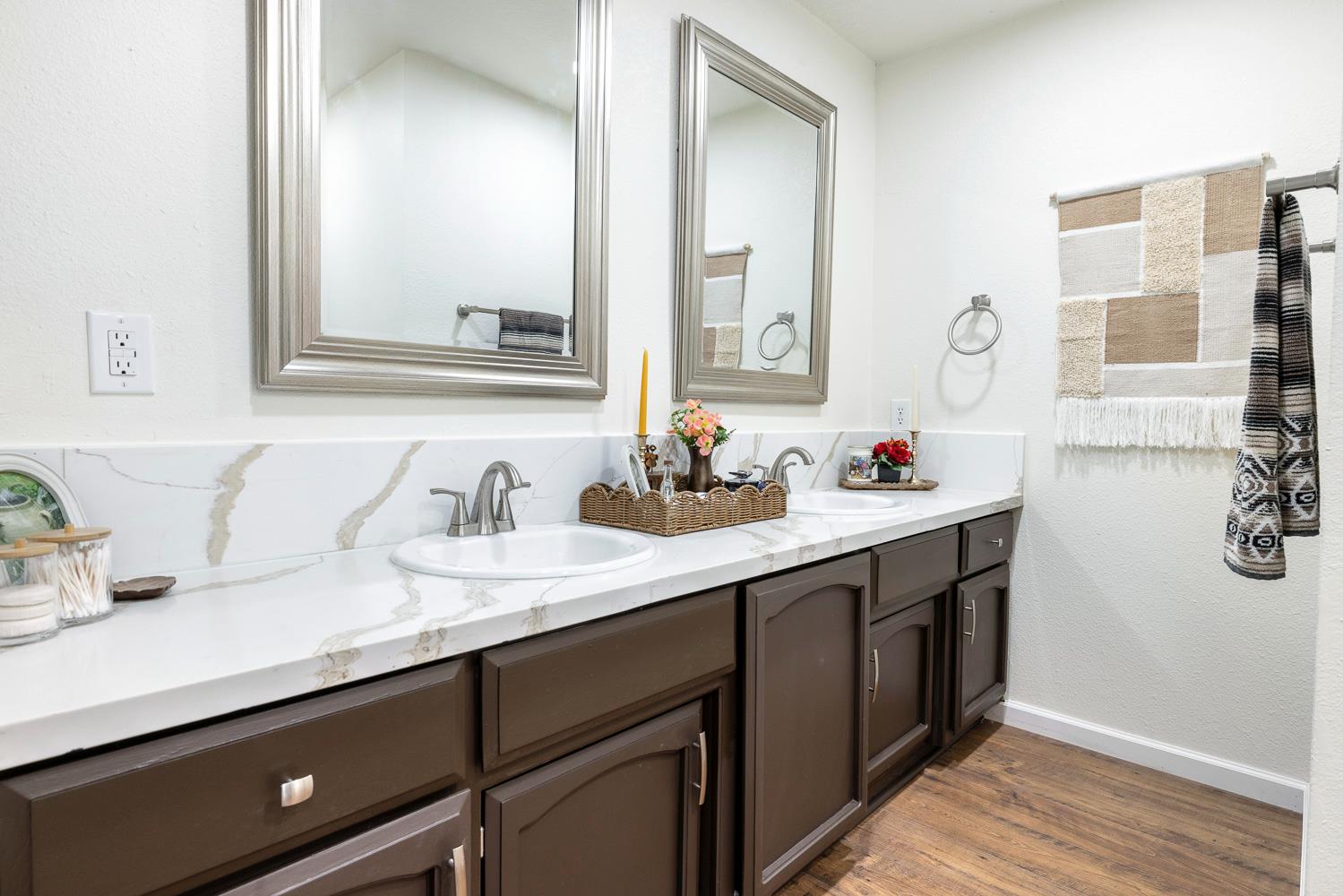 909 Barnett Way, Madera, CA 93637