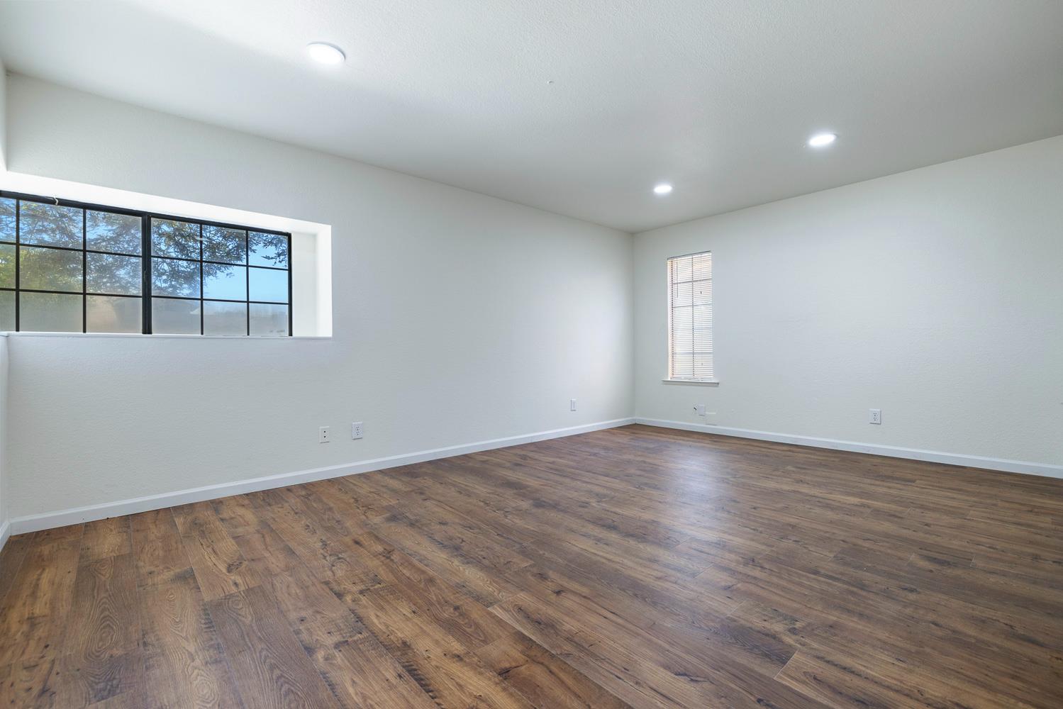 909 Barnett Way, Madera, CA 93637