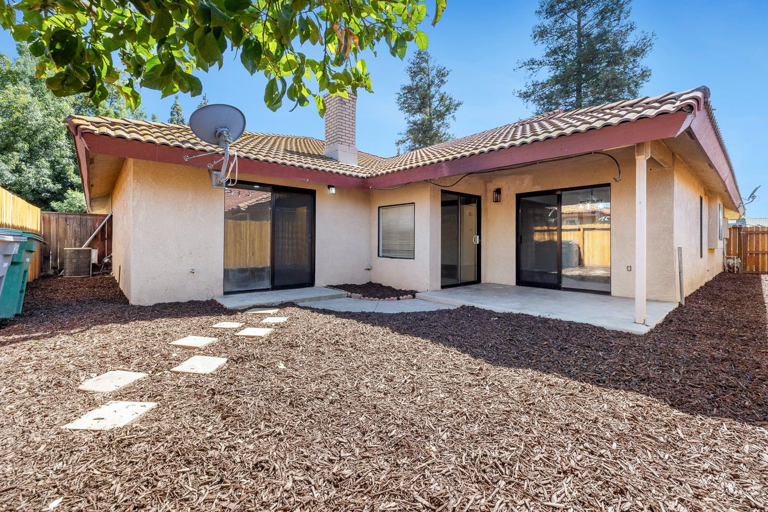 909 Barnett Way, Madera, CA 93637