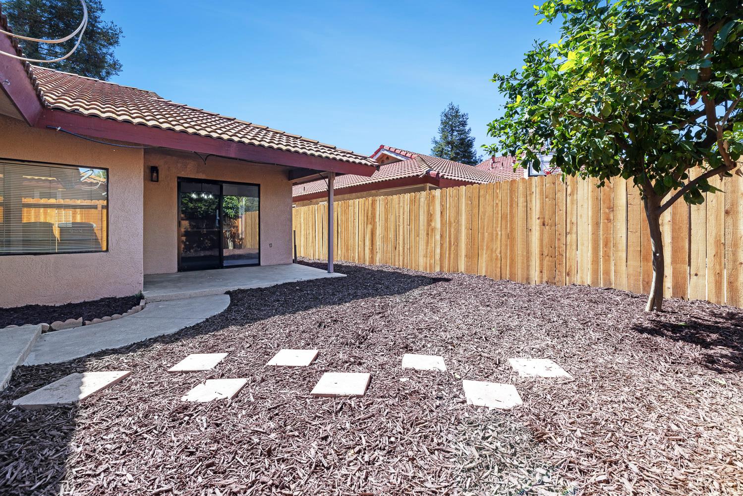 909 Barnett Way, Madera, CA 93637