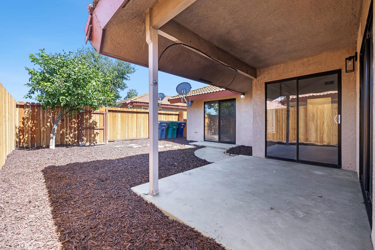 909 Barnett Way, Madera, CA 93637