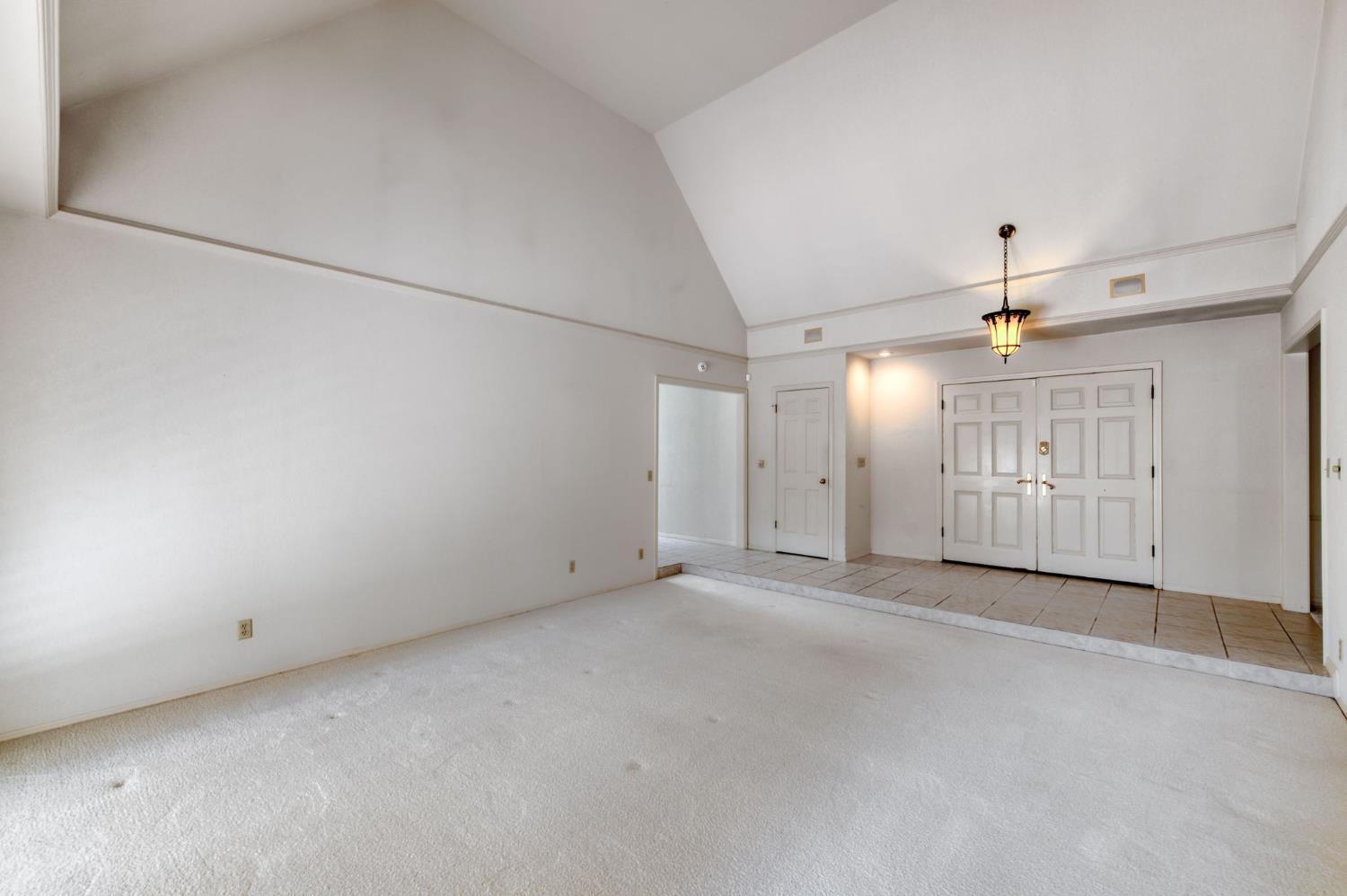 2555 W Bluff Ave #139, Fresno, CA 93711