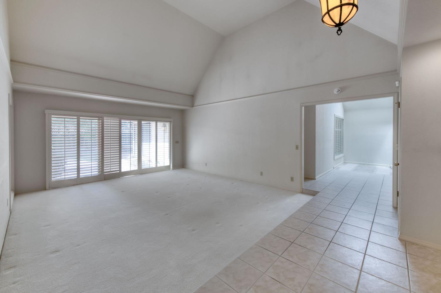 2555 W Bluff Ave #139, Fresno, CA 93711