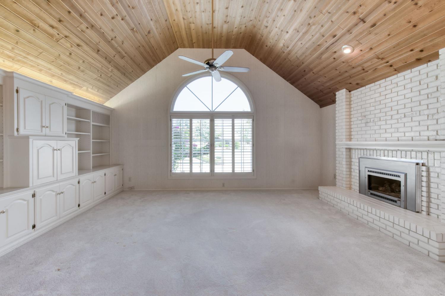 2555 W Bluff Ave #139, Fresno, CA 93711