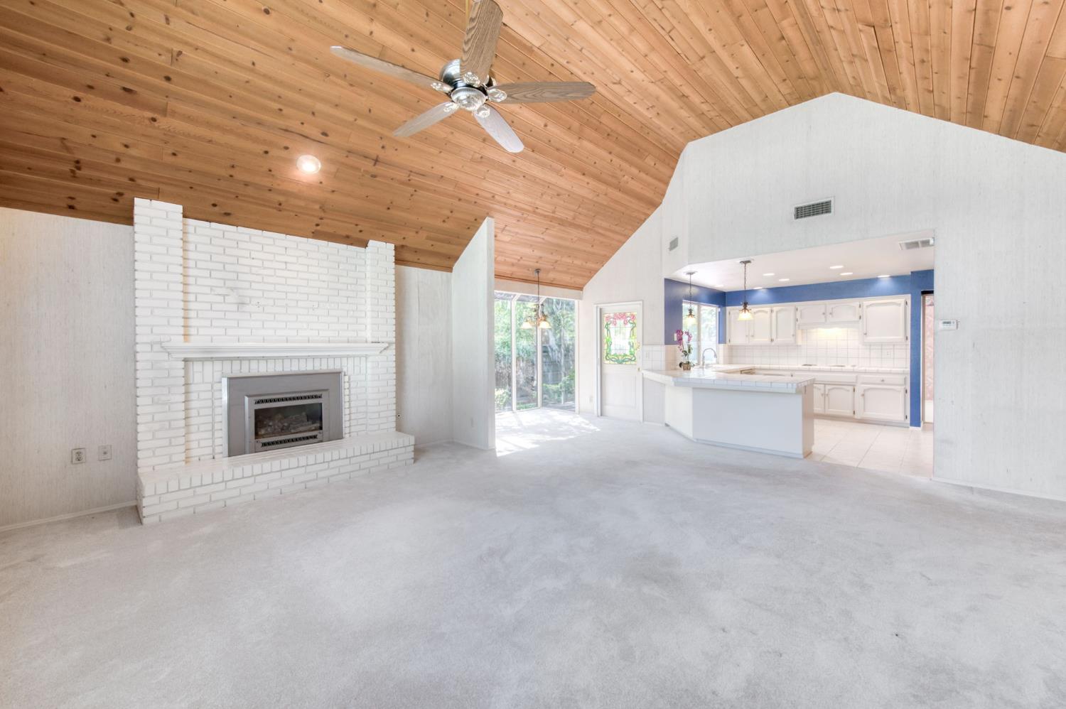 2555 W Bluff Ave #139, Fresno, CA 93711