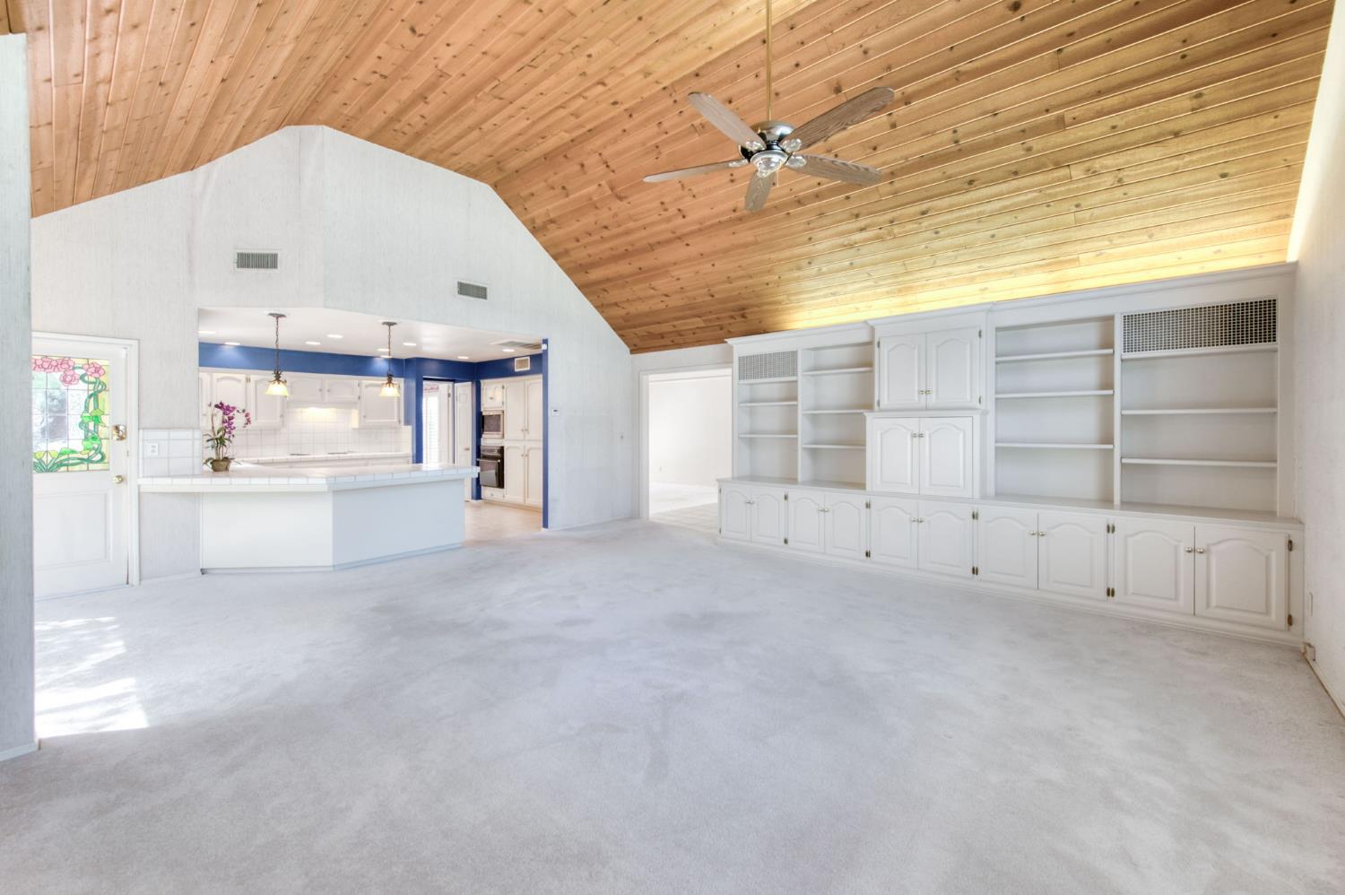 2555 W Bluff Ave #139, Fresno, CA 93711